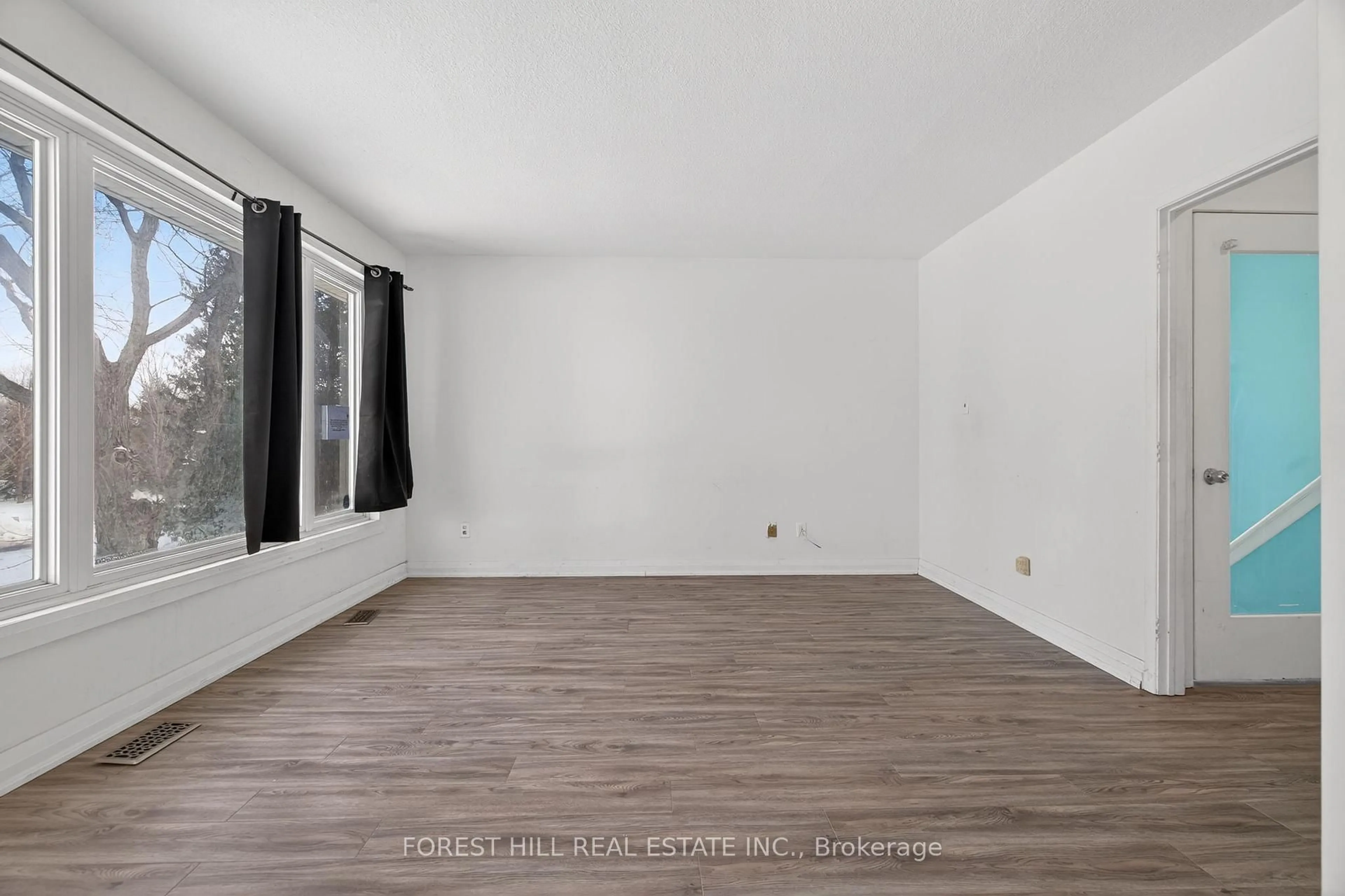 A pic of a room for 21 Caulfield Rd, Toronto Ontario M9W 1X1