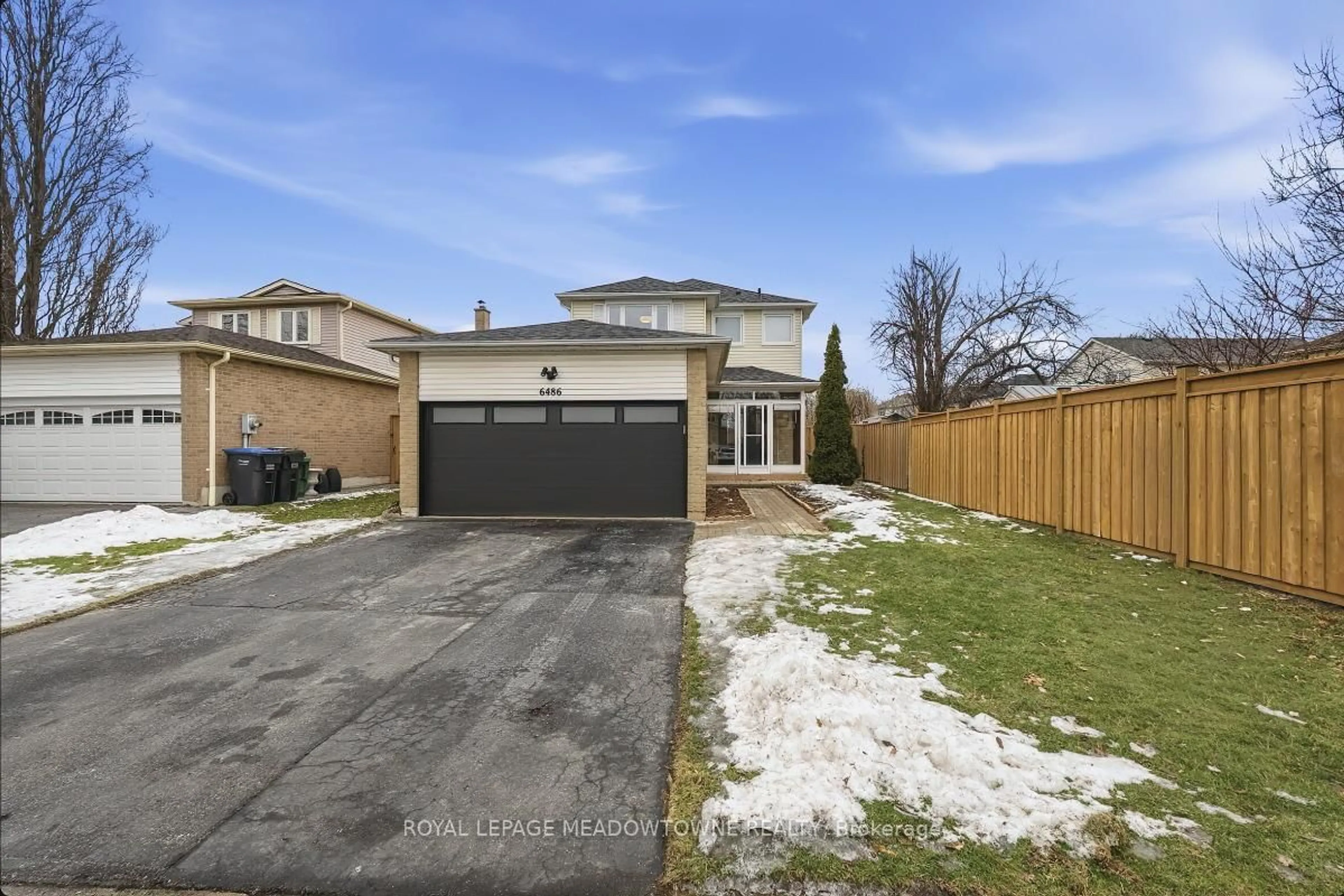 A pic from outside/outdoor area/front of a property/back of a property/a pic from drone, street for 6486 Edenwood Dr, Mississauga Ontario L5N 3K1