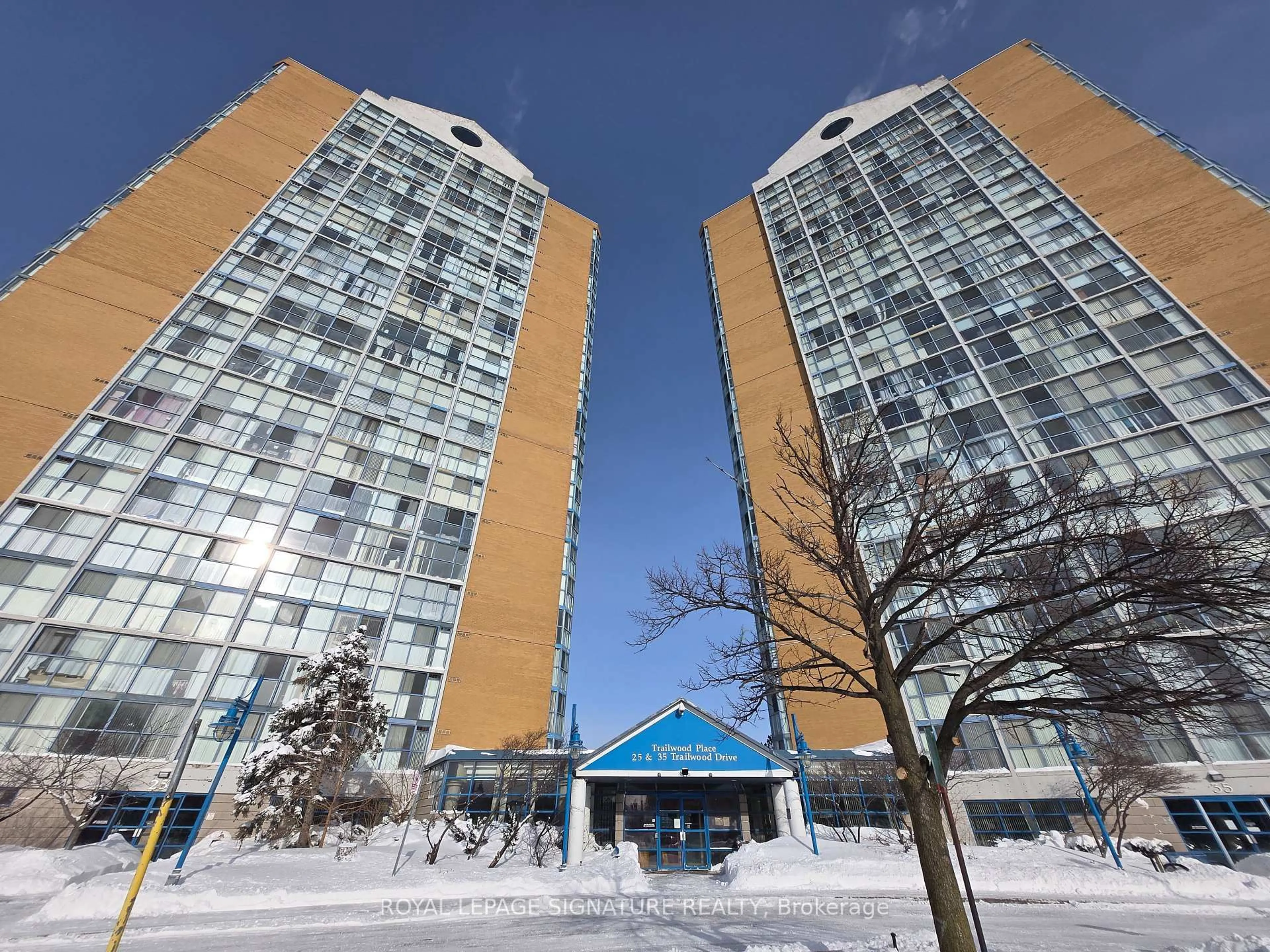 Indoor foyer for 25 Trailwood Dr #1606, Mississauga Ontario L4Z 3K9