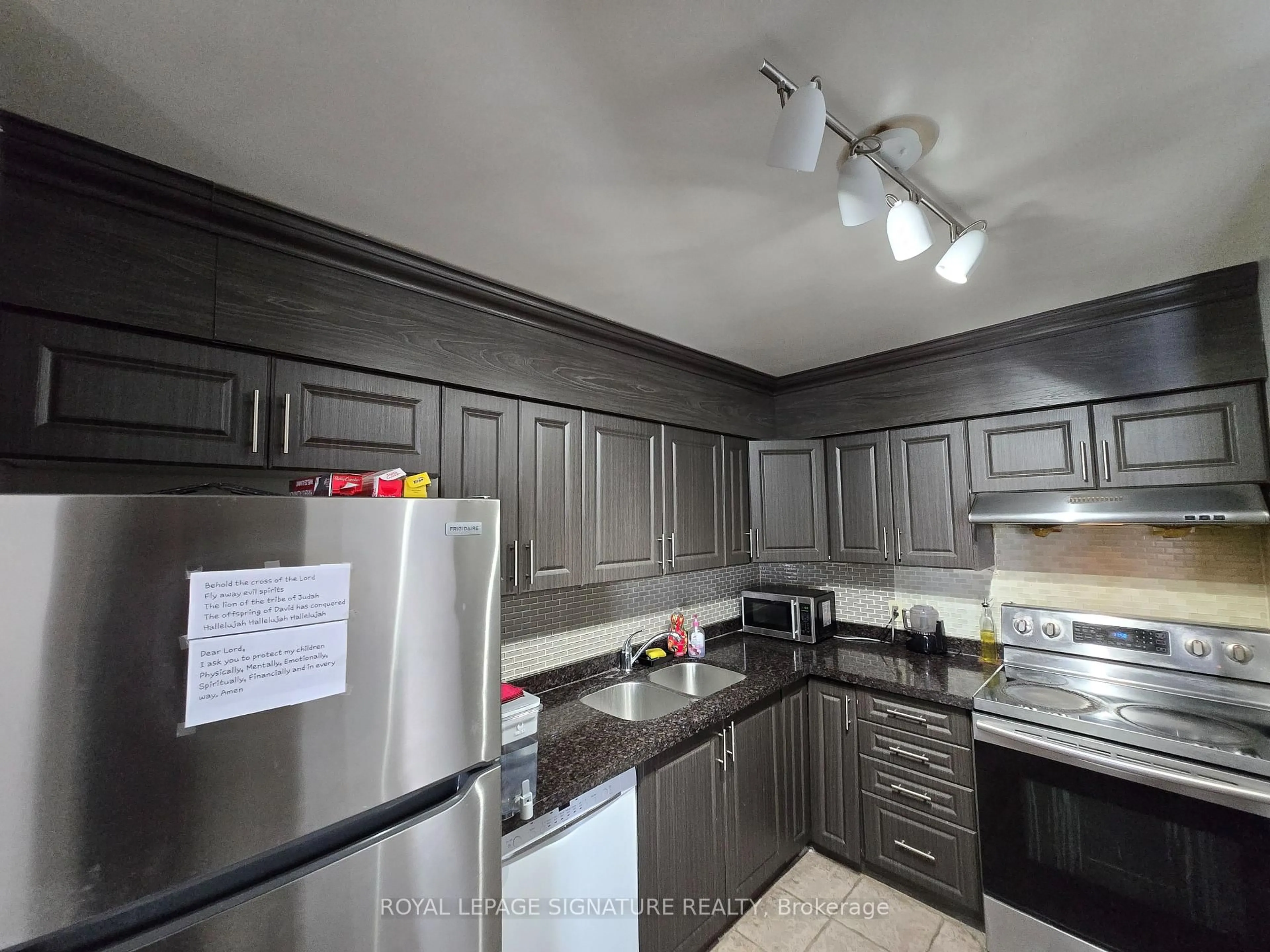 Standard kitchen, unknown for 25 Trailwood Dr #1606, Mississauga Ontario L4Z 3K9