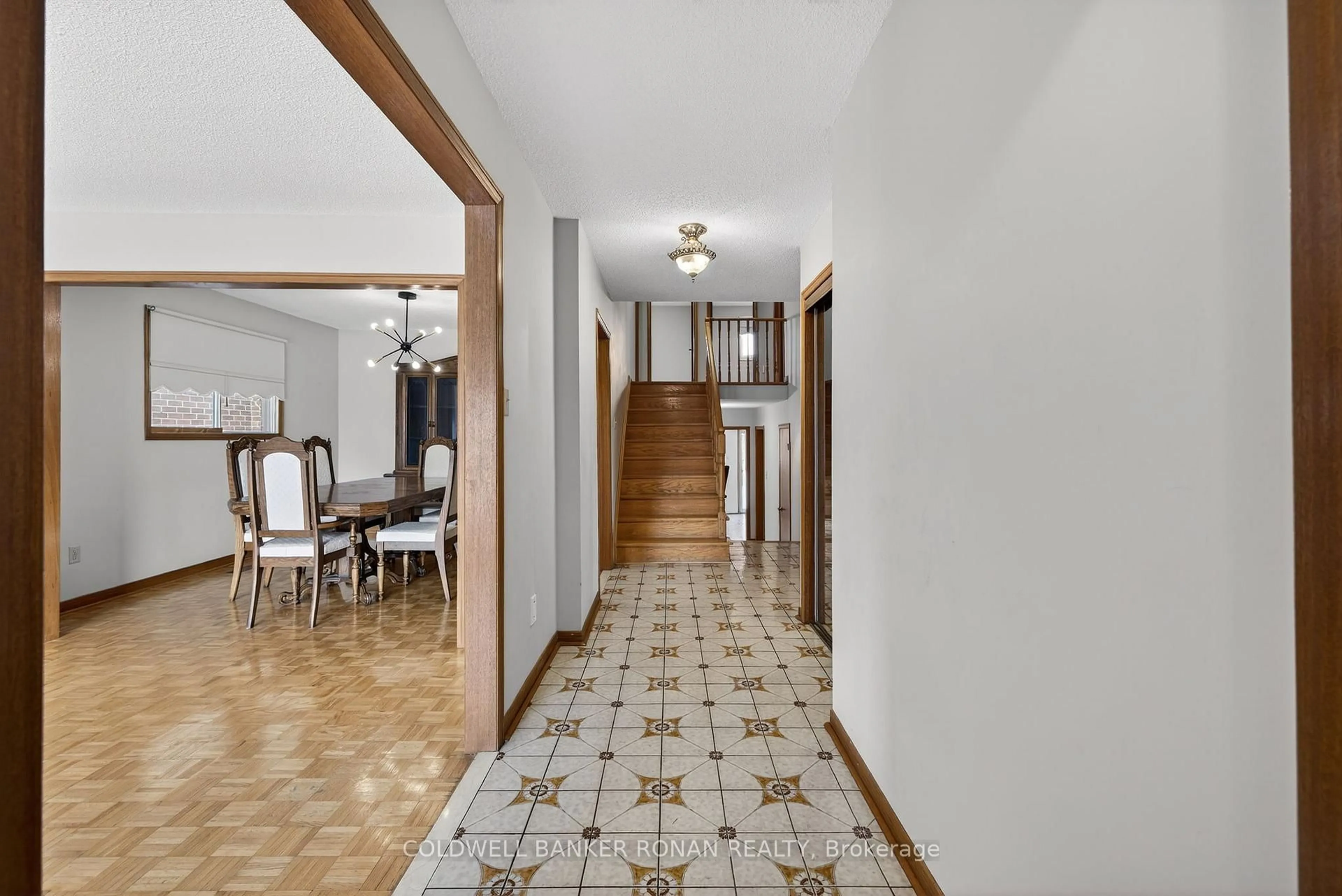 Indoor foyer for 74 Minglehaze Dr, Toronto Ontario M9V 4W9