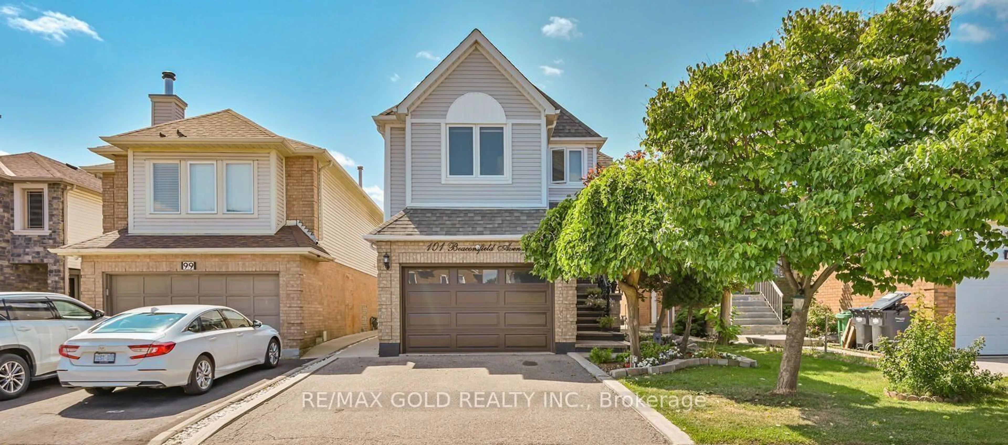 Home with brick exterior material, street for 101 Beaconsfield Ave, Brampton Ontario L6Y 4R6