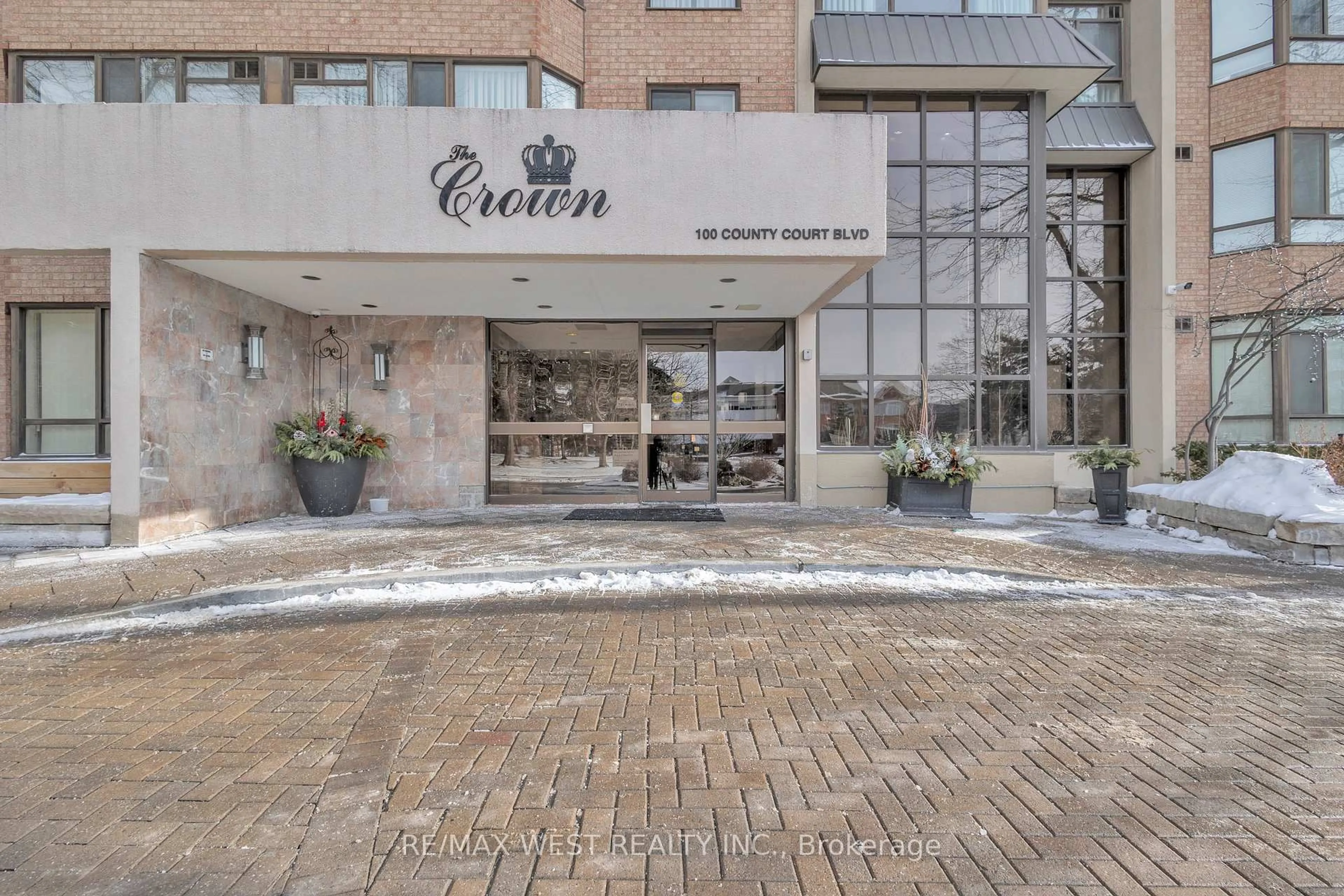 Indoor foyer for 100 County Court Blvd #1107, Brampton Ontario L6W 3X1