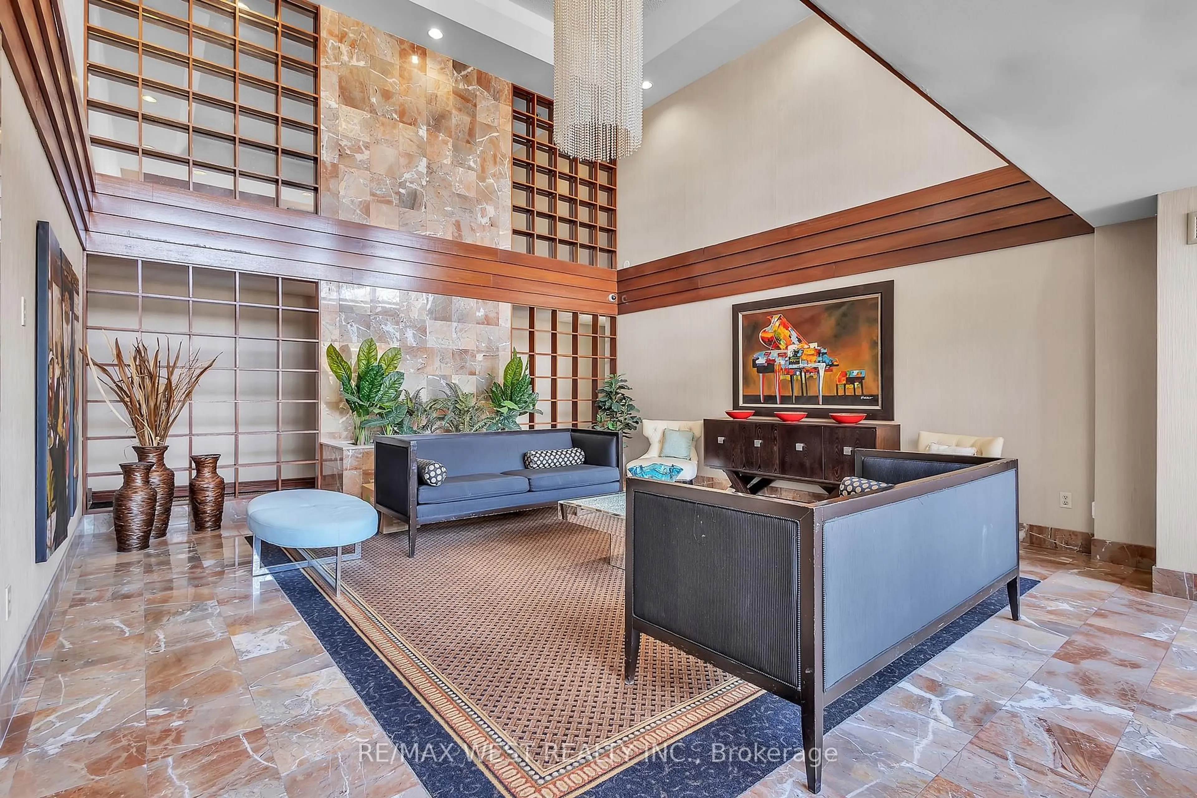 Lobby for 100 County Court Blvd #1107, Brampton Ontario L6W 3X1