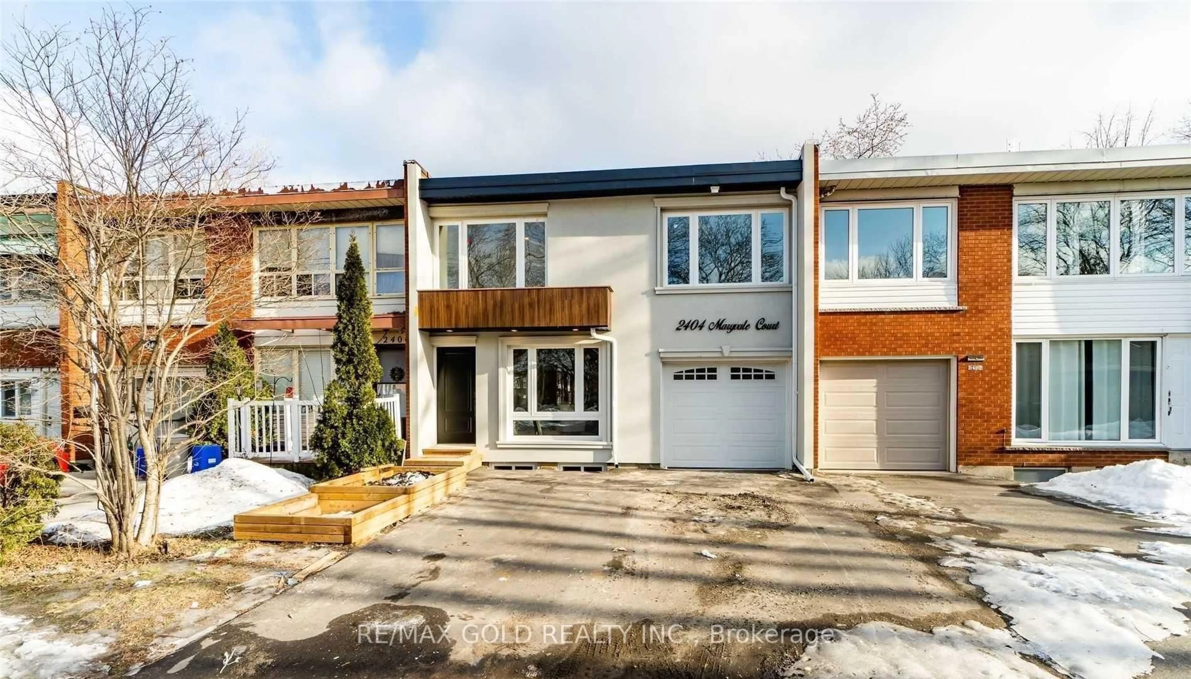 Home with brick exterior material, street for 2404 Maryvale Crt, Burlington Ontario L7P 2P2