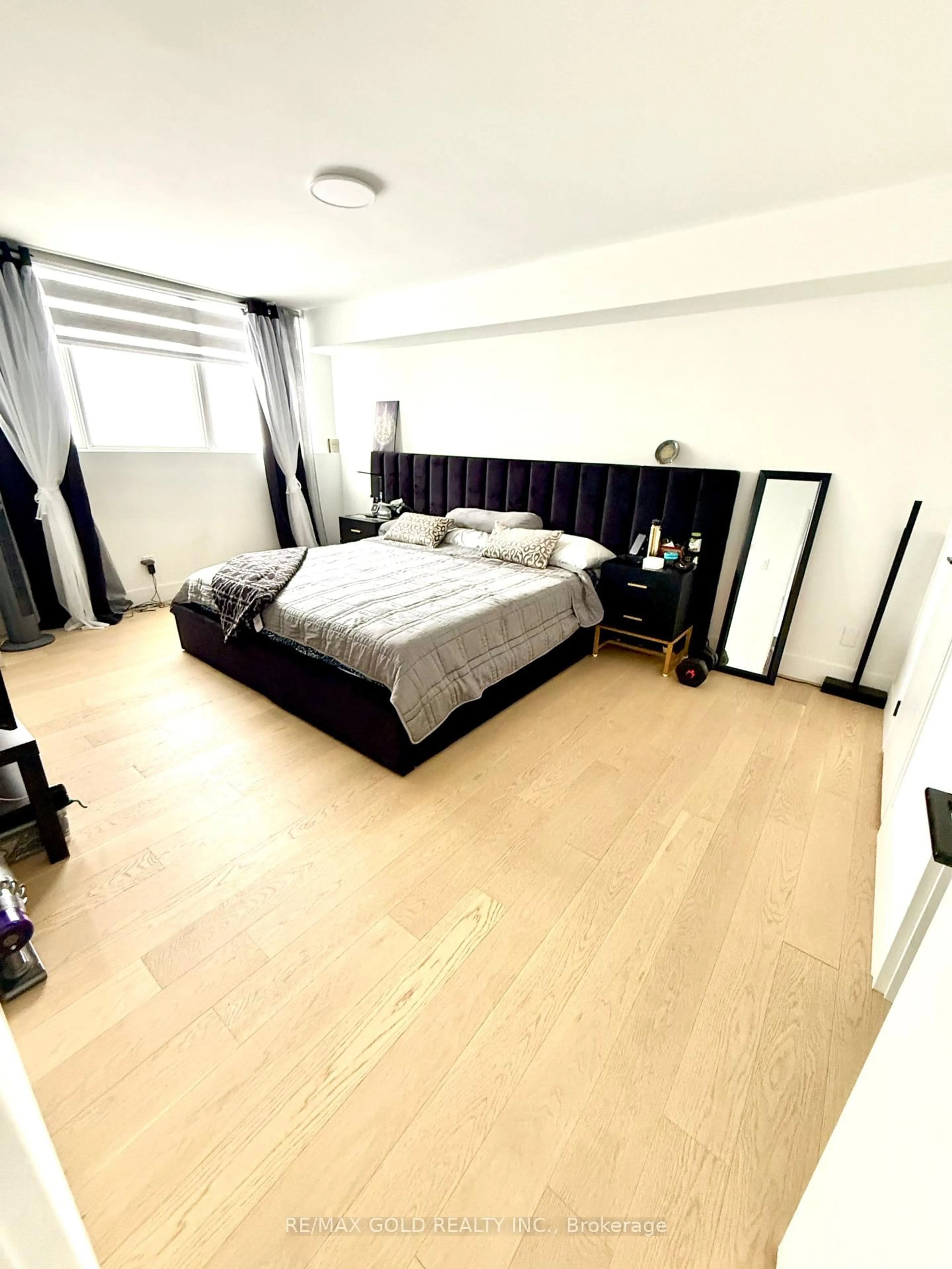 A pic of a room for 3700 Kaneff Cres #2108, Mississauga Ontario L5A 4B8