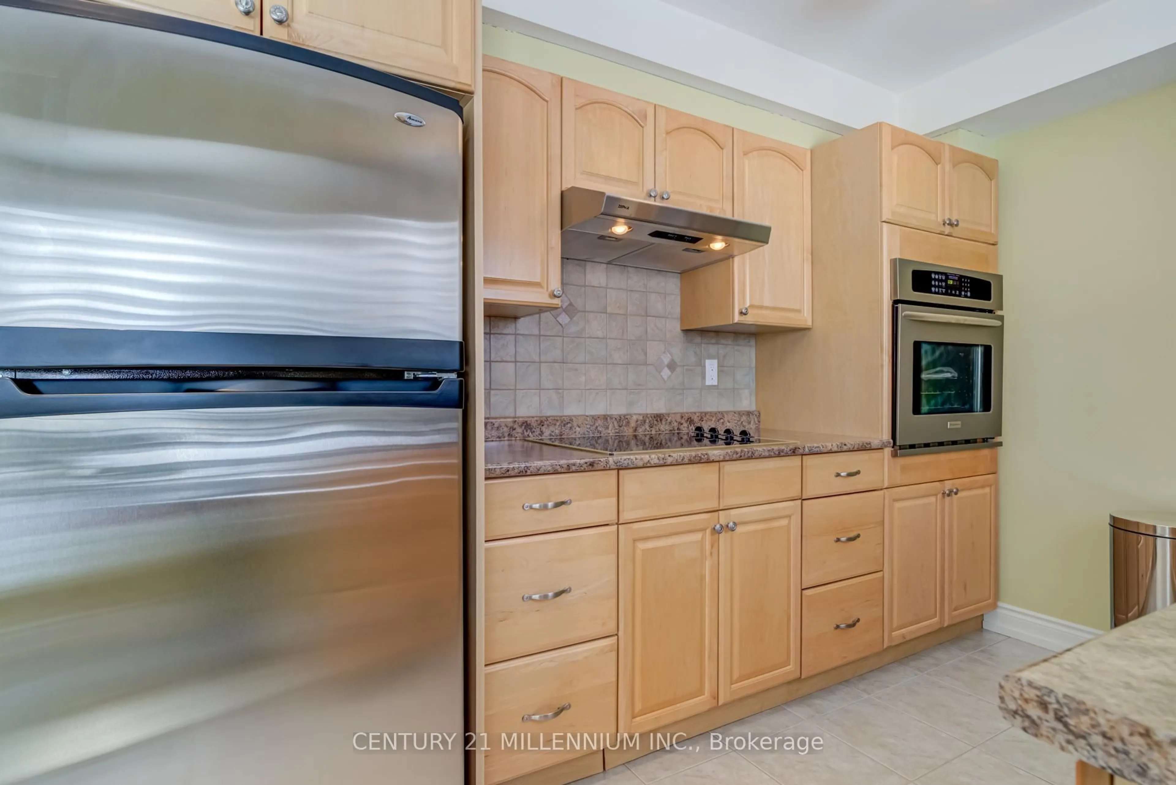 Standard kitchen, ceramic/tile floor for 28 Tremblay St, Brampton Ontario L6Z 4B7