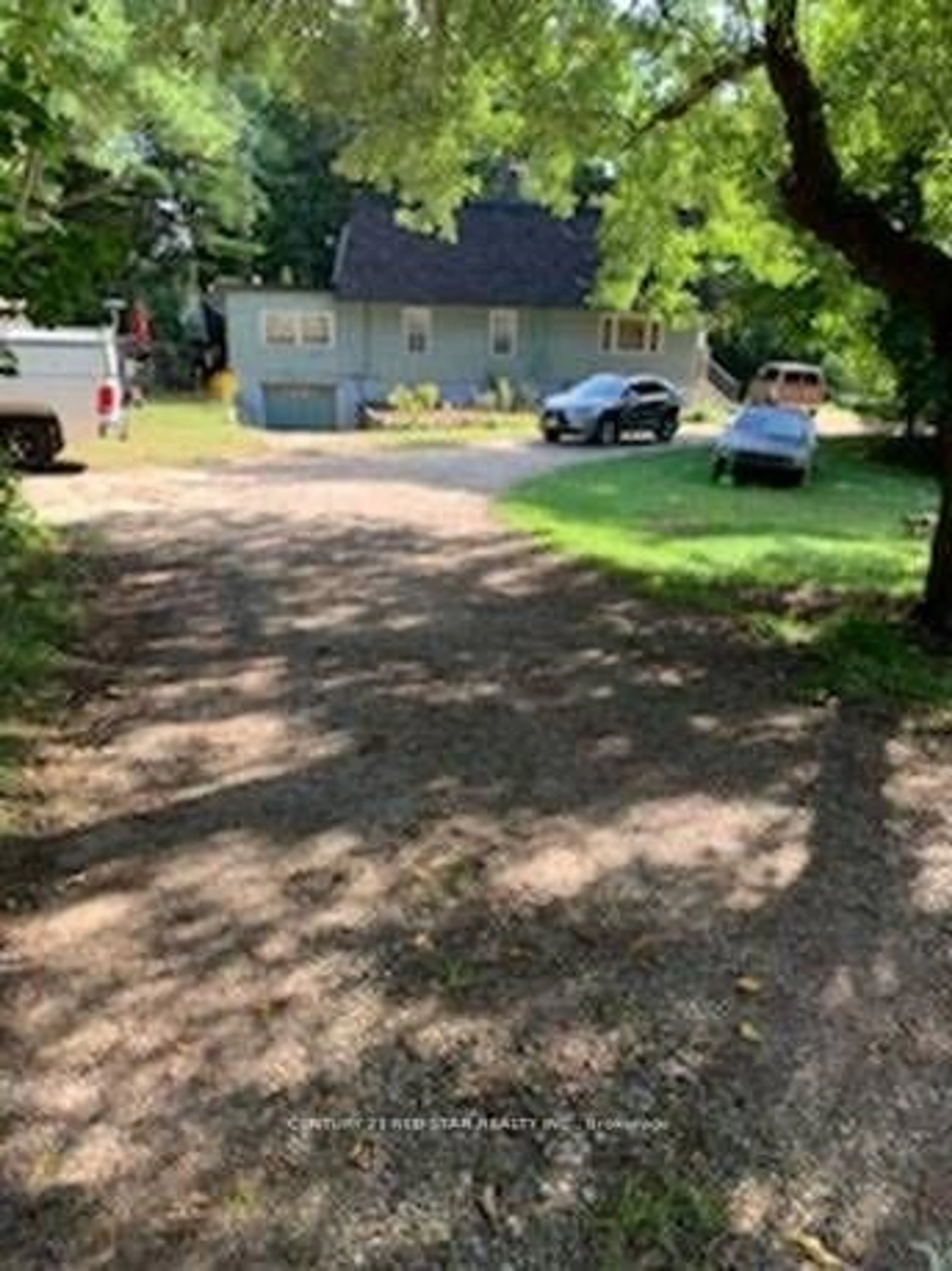 A pic from outside/outdoor area/front of a property/back of a property/a pic from drone, street for 555 Broadway Ave, Orangeville Ontario L9W 6A2