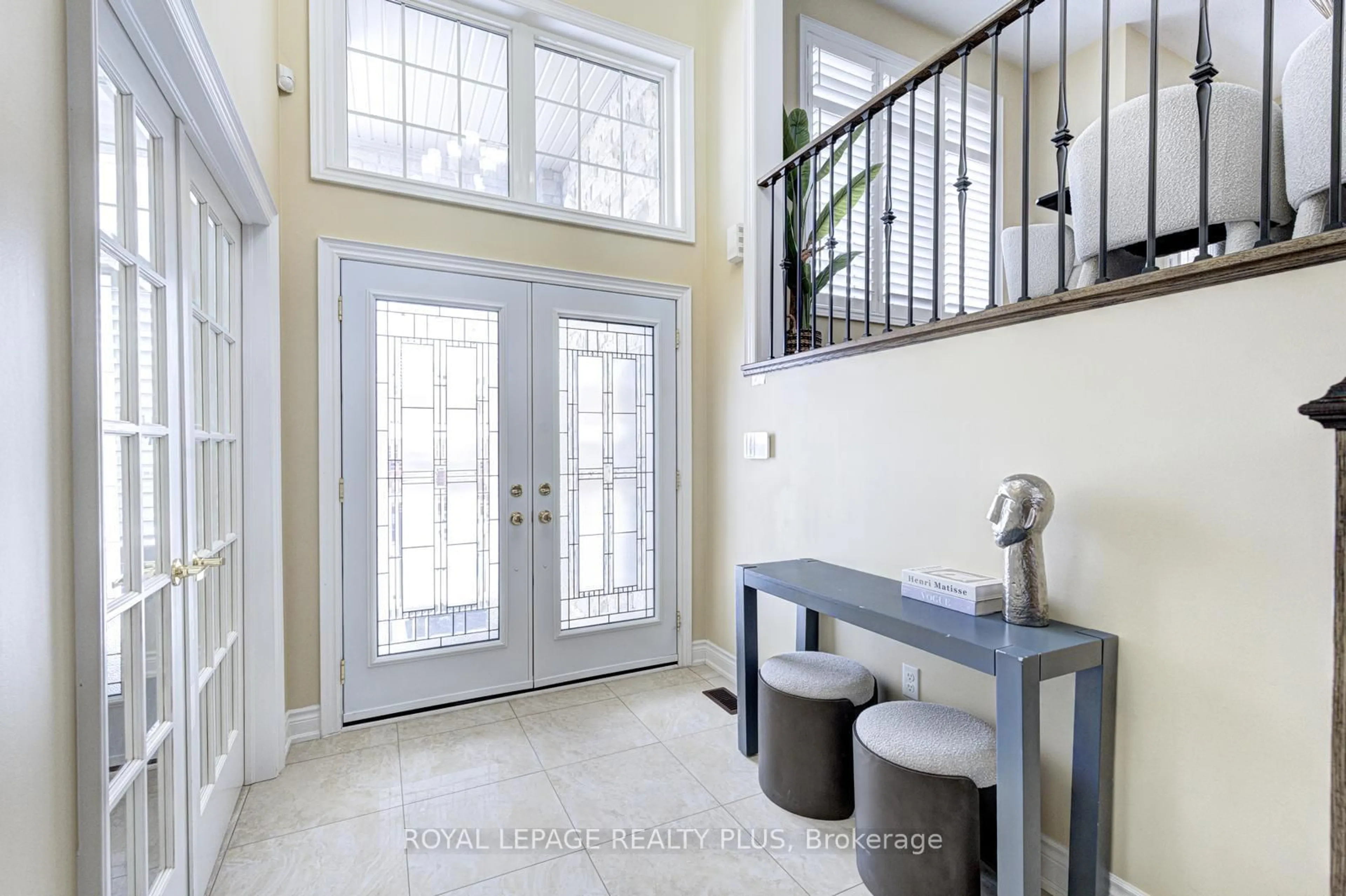 Indoor entryway for 3146 Southwind Rd, Mississauga Ontario L5M 0V8