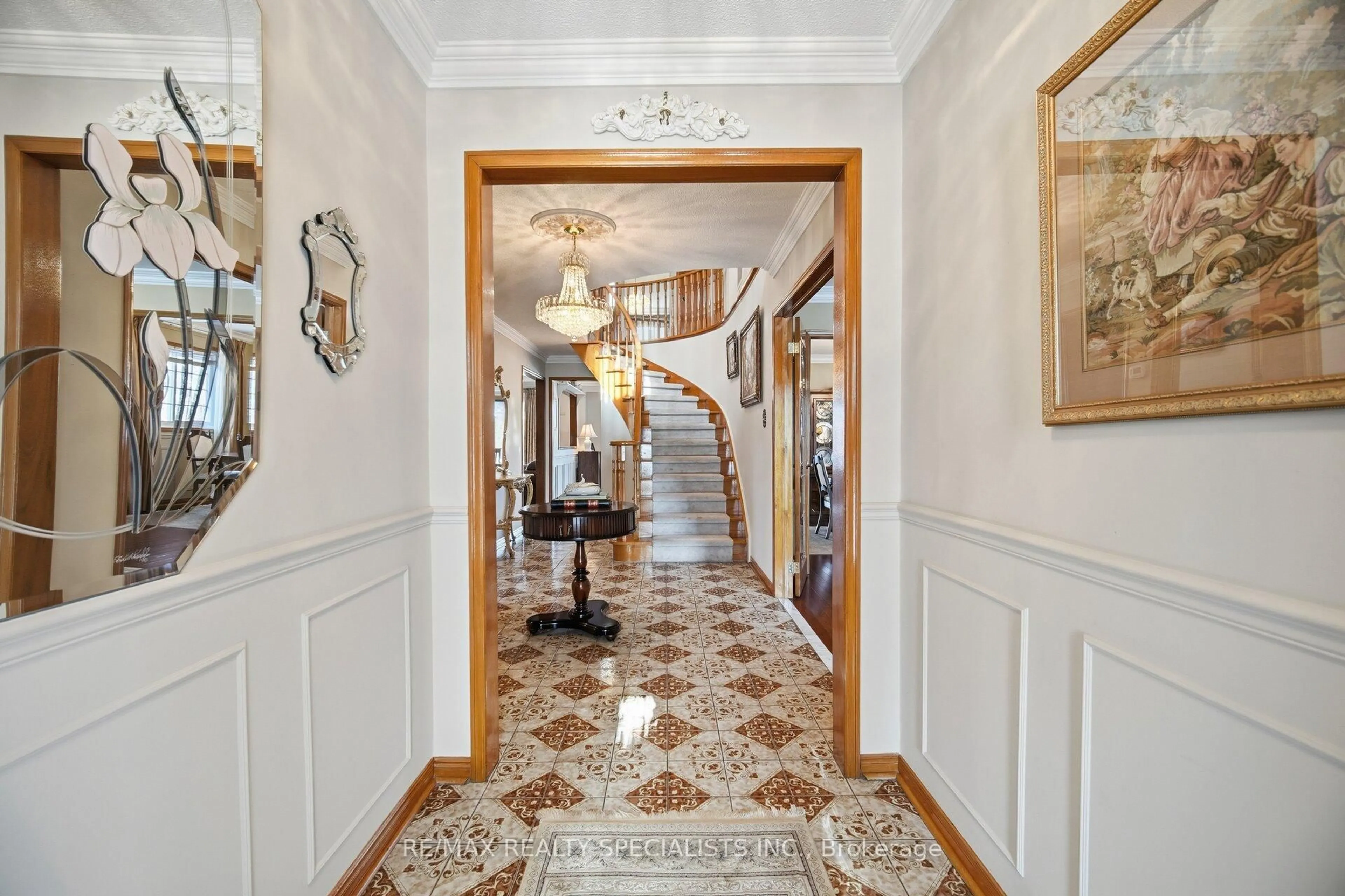 Indoor foyer for 4207 Shale Oak Crt, Mississauga Ontario L4W 2W7