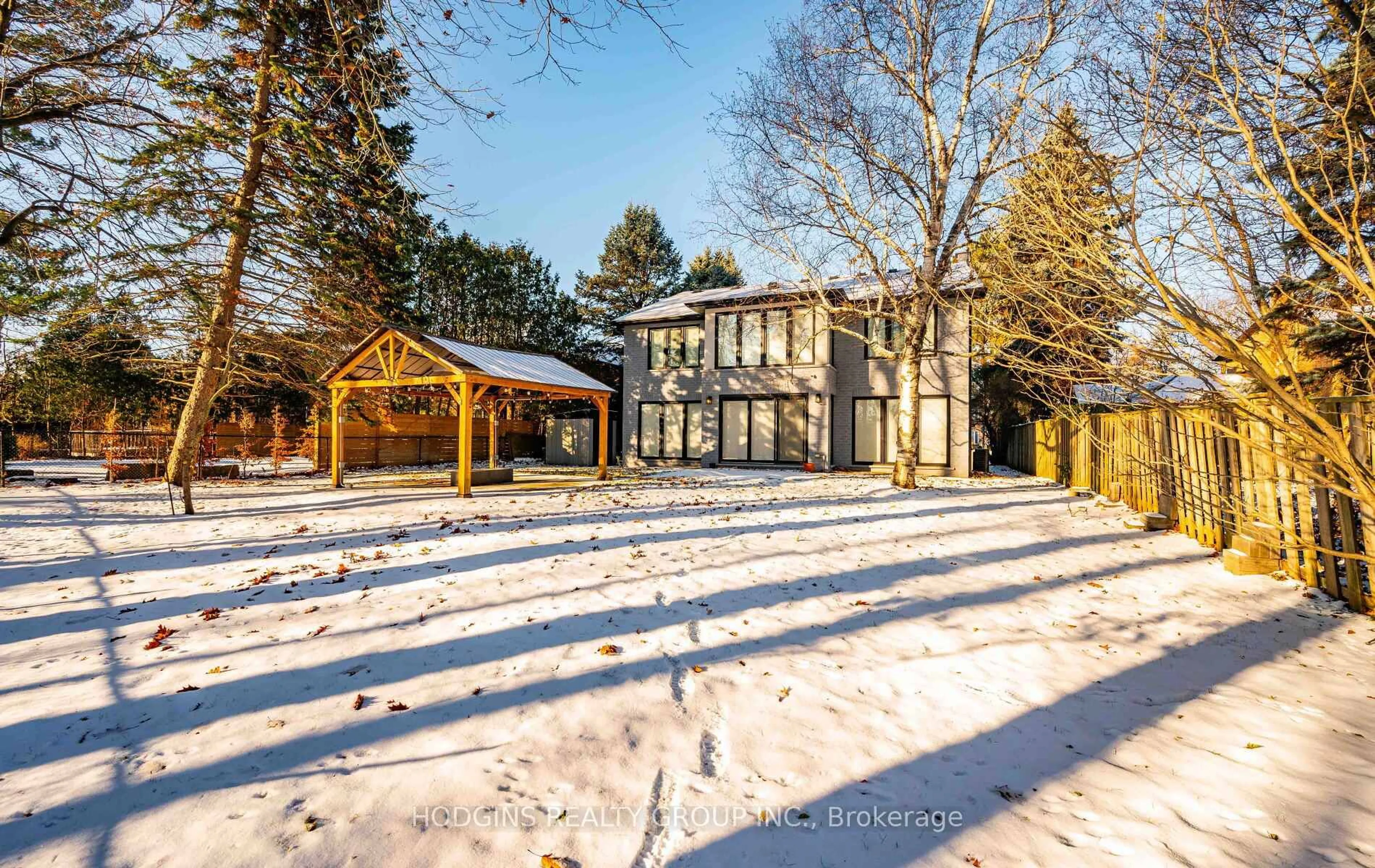 A pic from outside/outdoor area/front of a property/back of a property/a pic from drone, unknown for 1670 Caverly Crt, Mississauga Ontario L5L 3L7