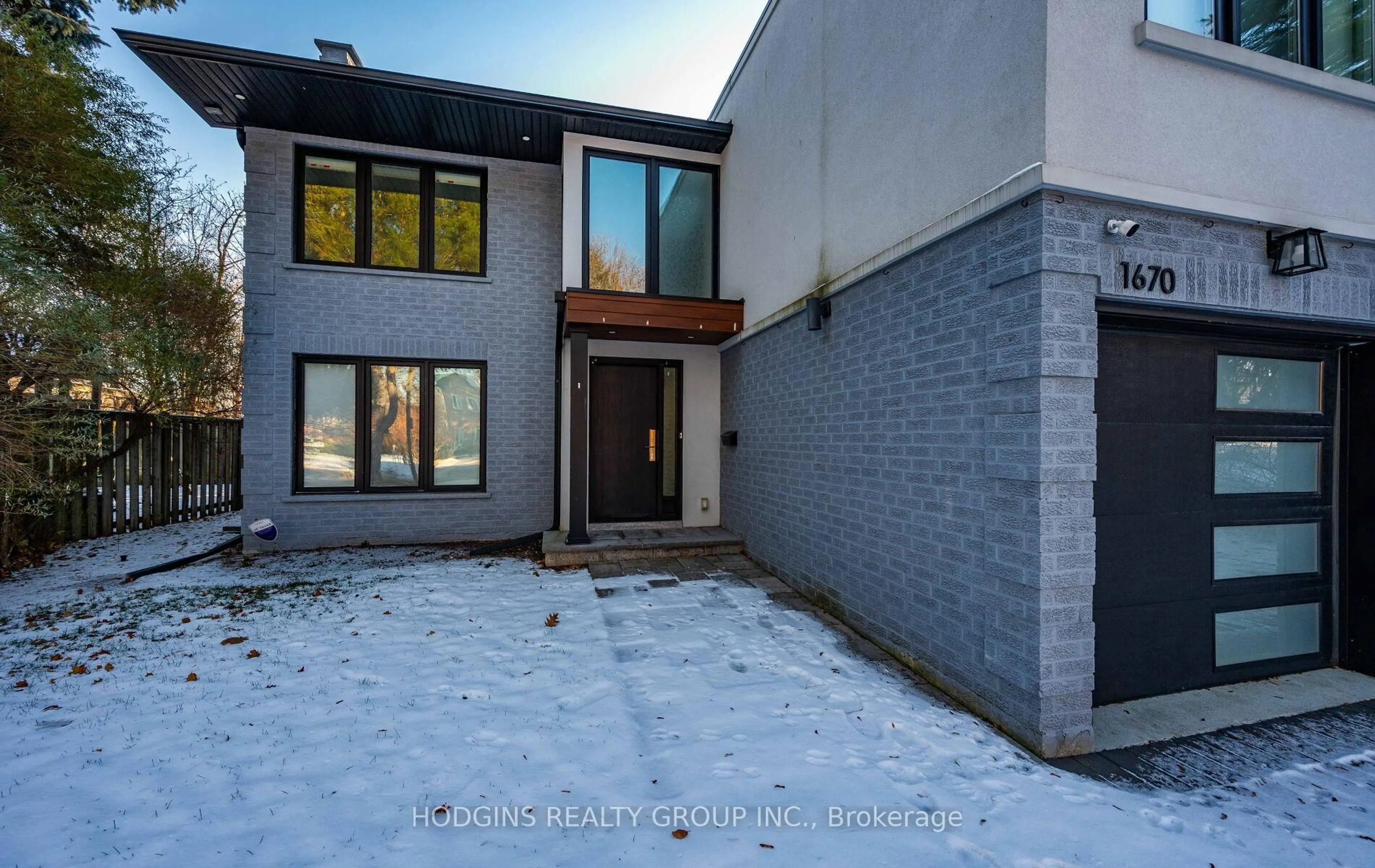 Home with brick exterior material, street for 1670 Caverly Crt, Mississauga Ontario L5L 3L7