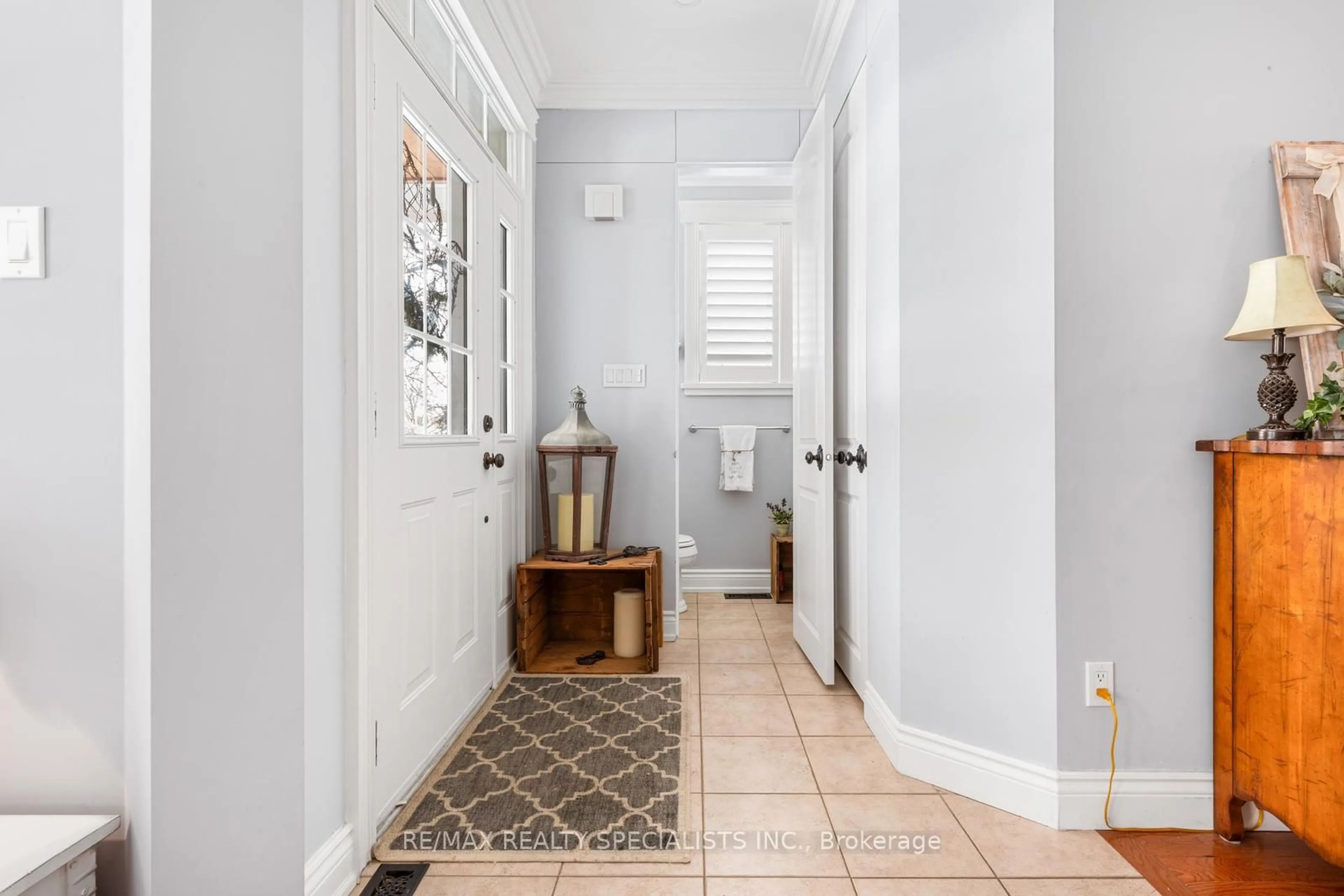 Indoor entryway for 7076 Gillespie Lane, Mississauga Ontario L5W 1E8