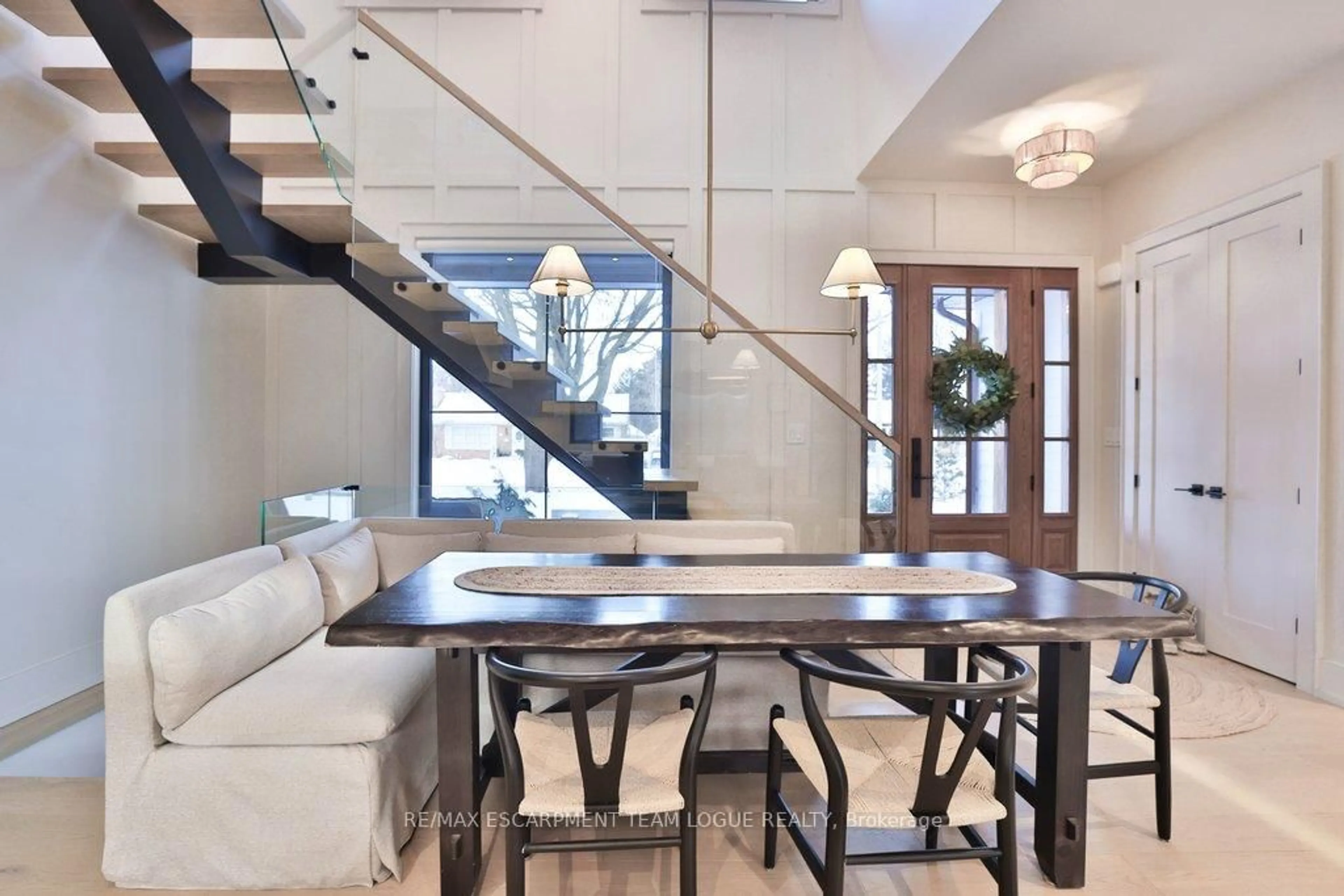 Unknown for 352 Wilson Ave, Burlington Ontario L7L 2M9