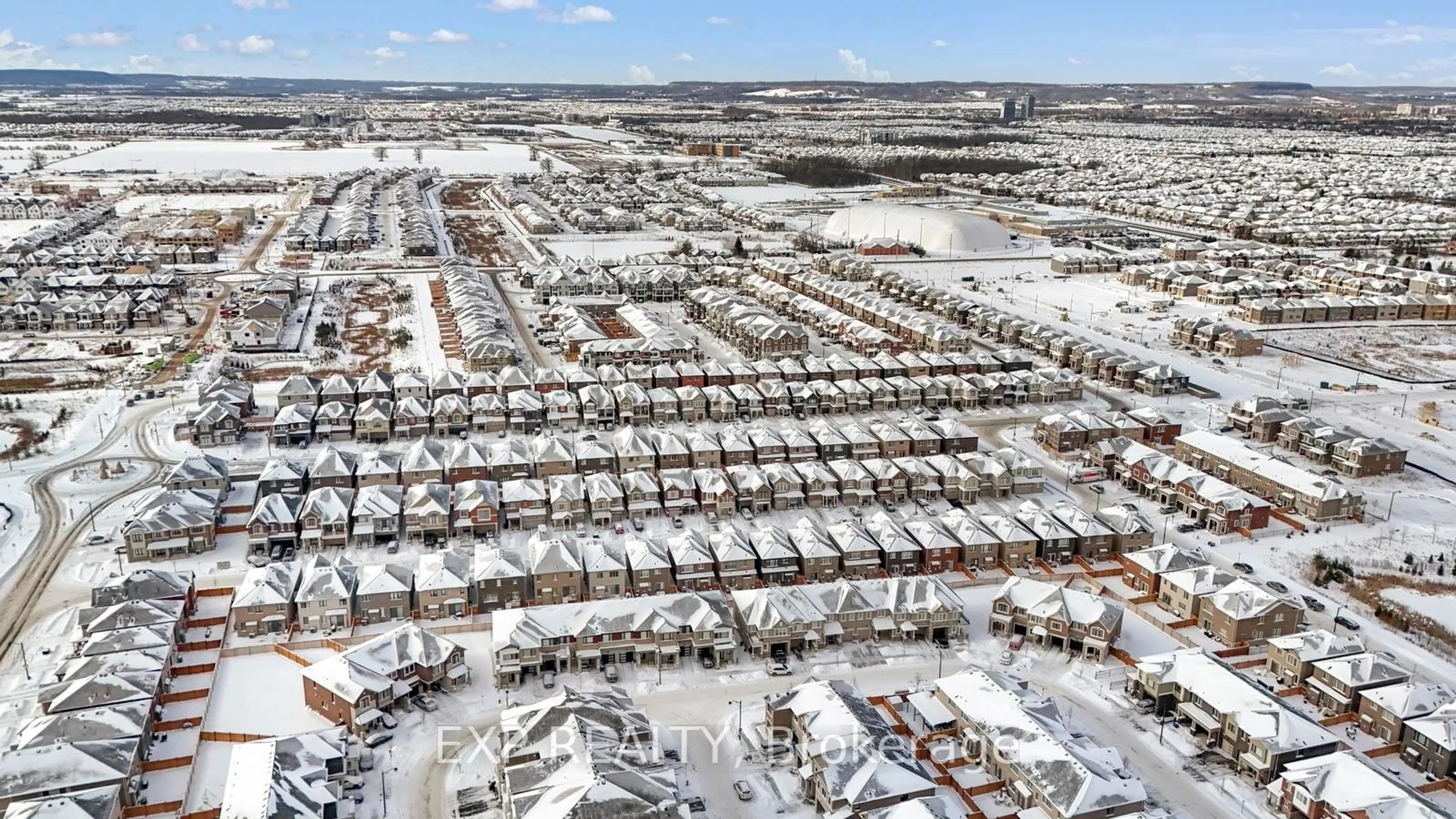 A pic from outside/outdoor area/front of a property/back of a property/a pic from drone, street for 1246 Muskoka Hts, Milton Ontario L9E 1Y6