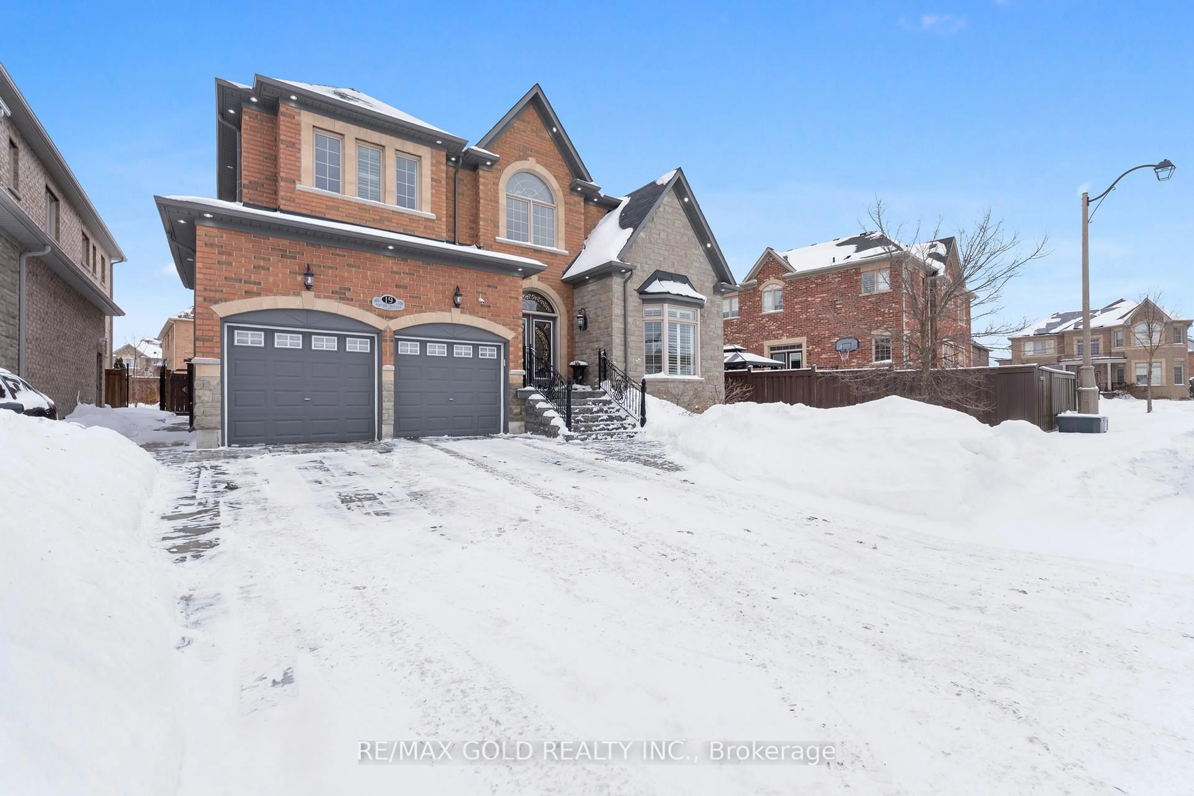 Home with brick exterior material, street for 19 Portside Cres, Brampton Ontario L6R 3P3