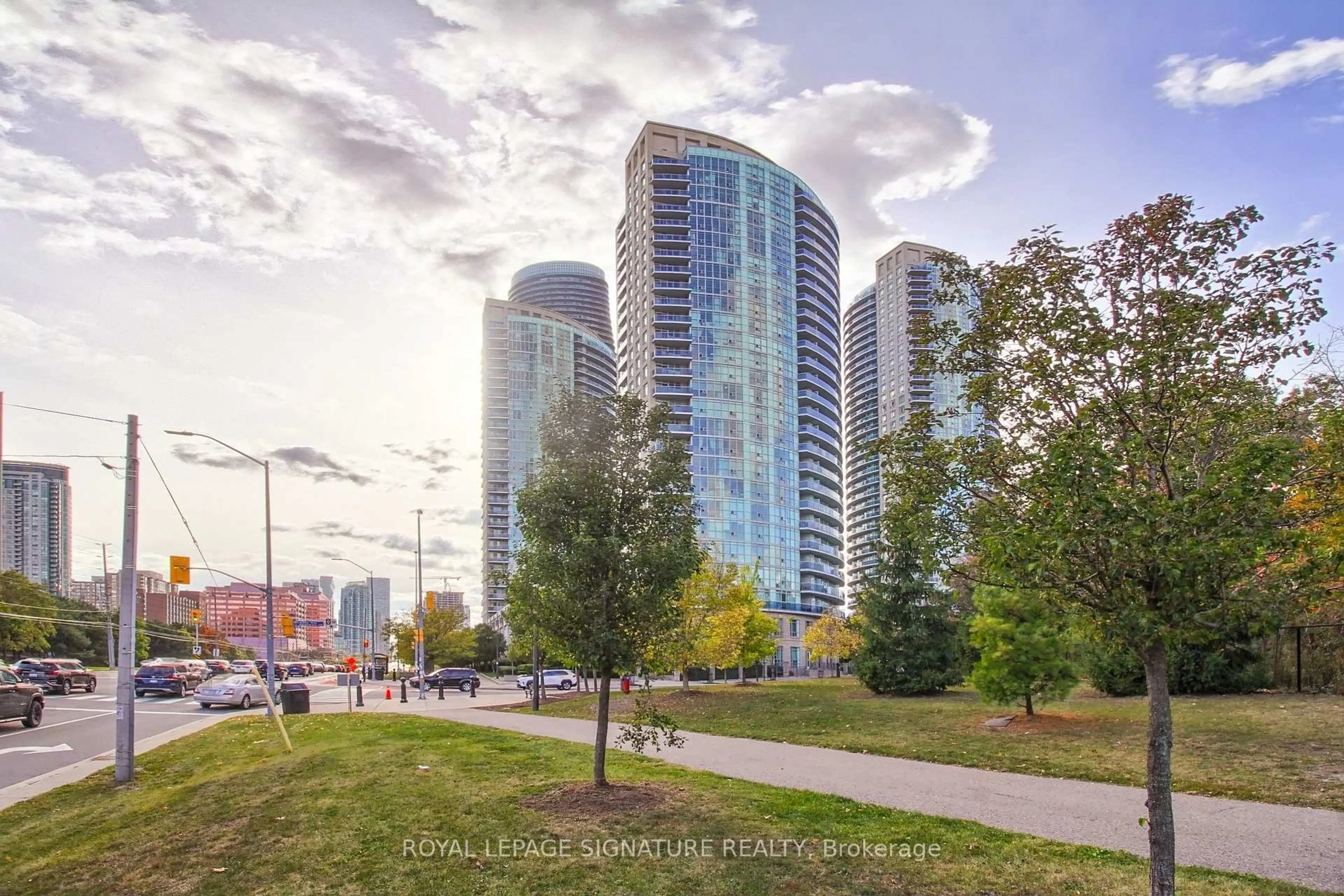 Blurry image for 90 Absolute Ave #104, Mississauga Ontario L4Z 0A1