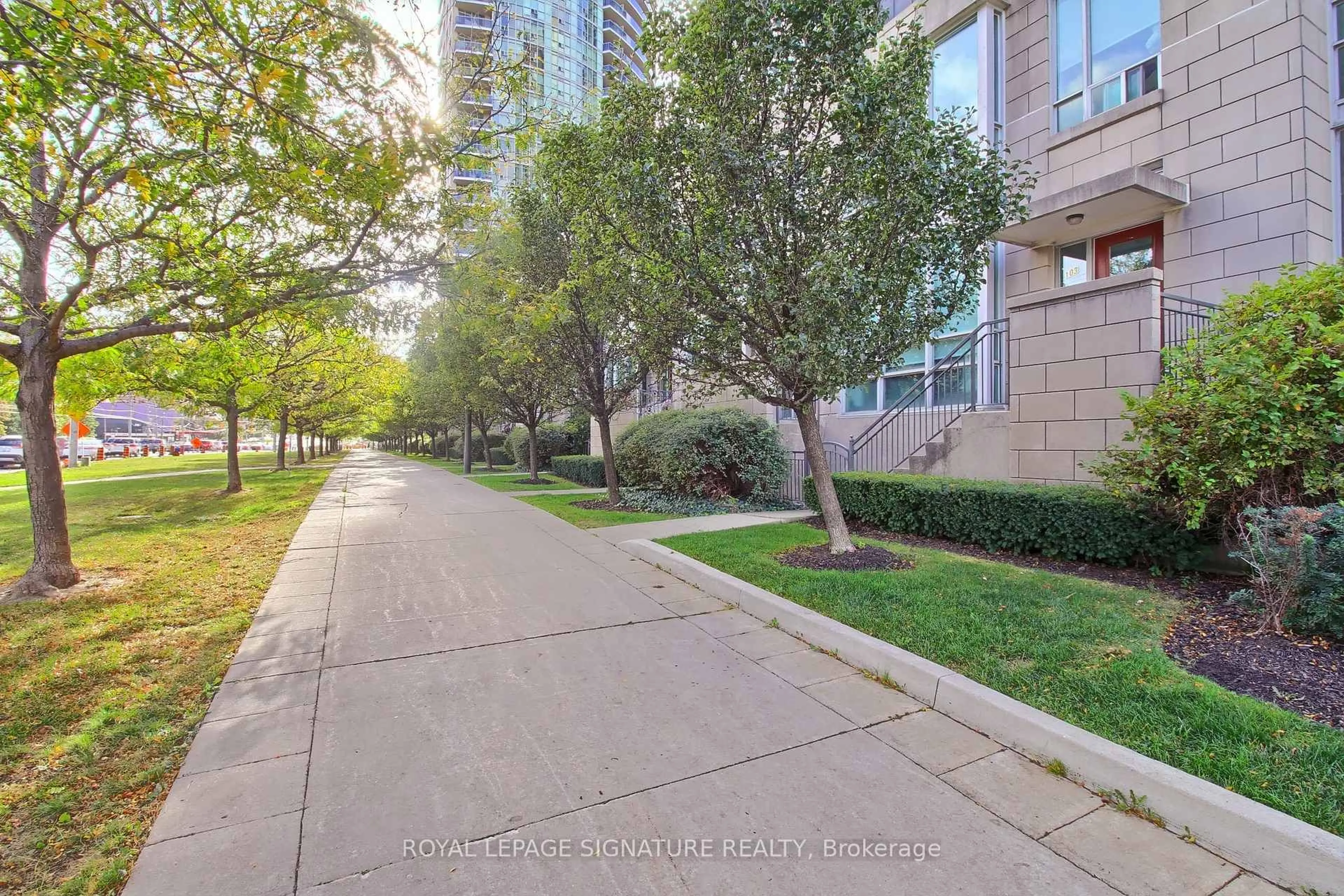 Patio, street for 90 Absolute Ave #104, Mississauga Ontario L4Z 0A1