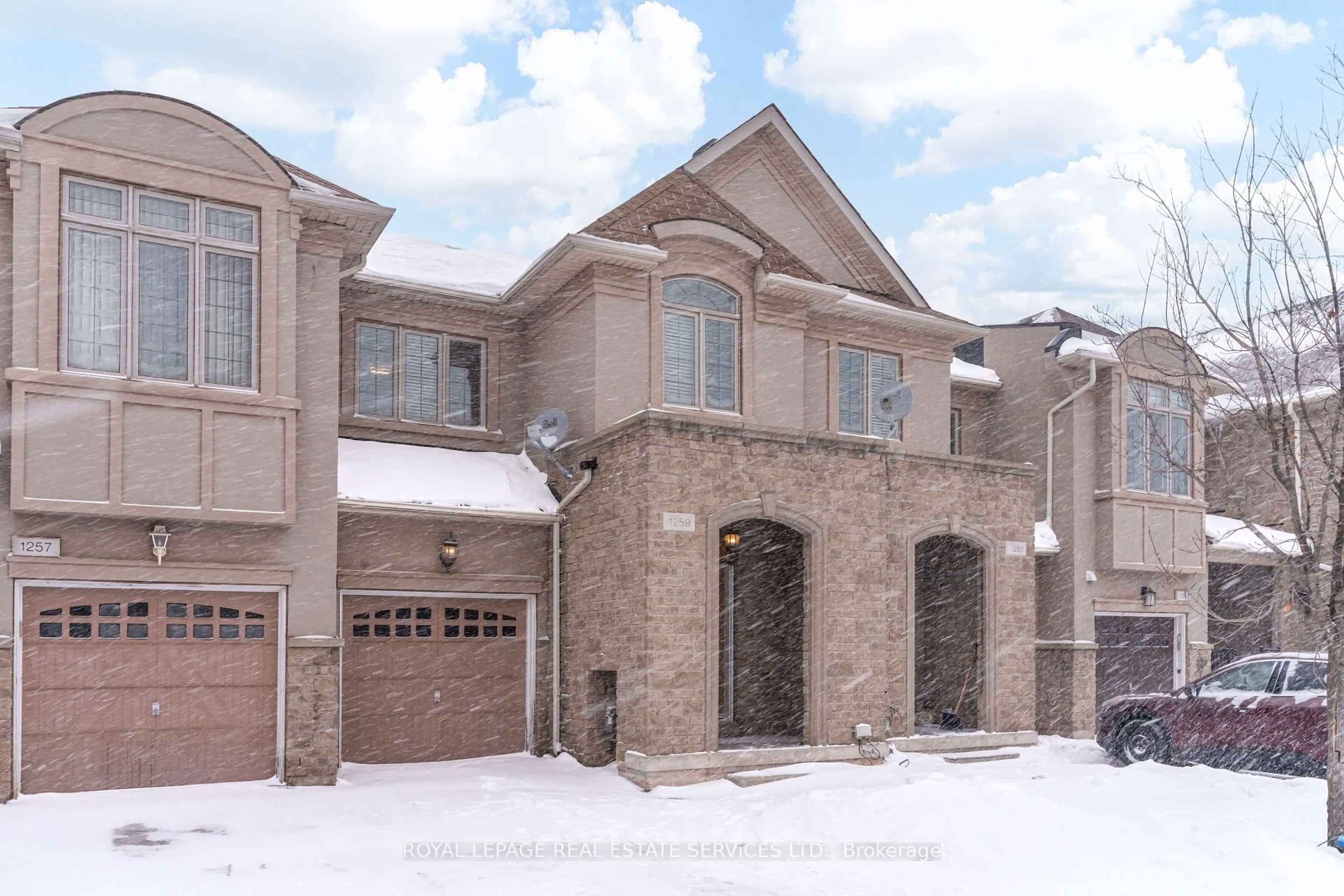Home with brick exterior material, street for 1259 Craigleith Rd, Oakville Ontario L6H 0B6