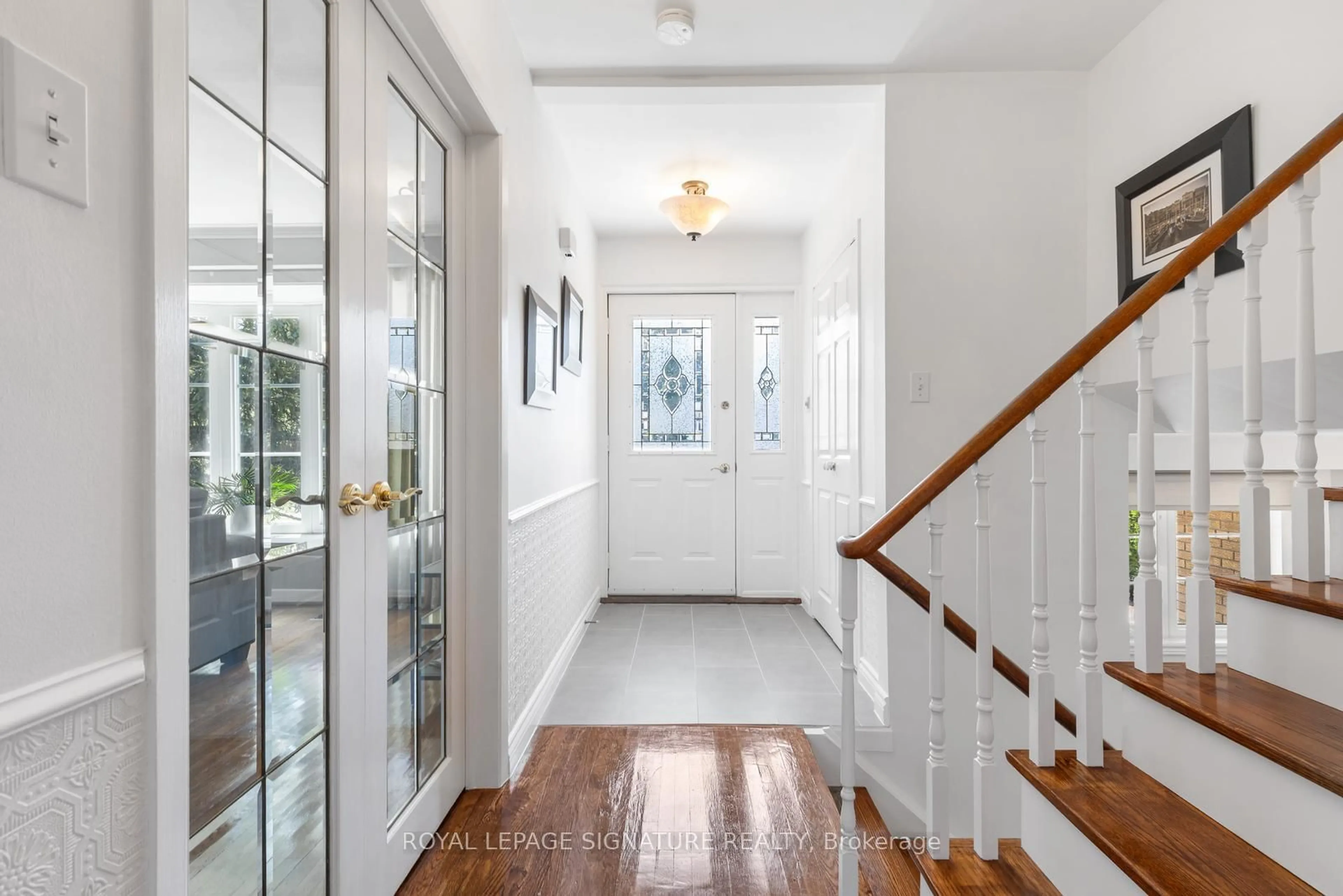 Indoor entryway for 1469 Hillgrove Rd, Mississauga Ontario L5J 3M2