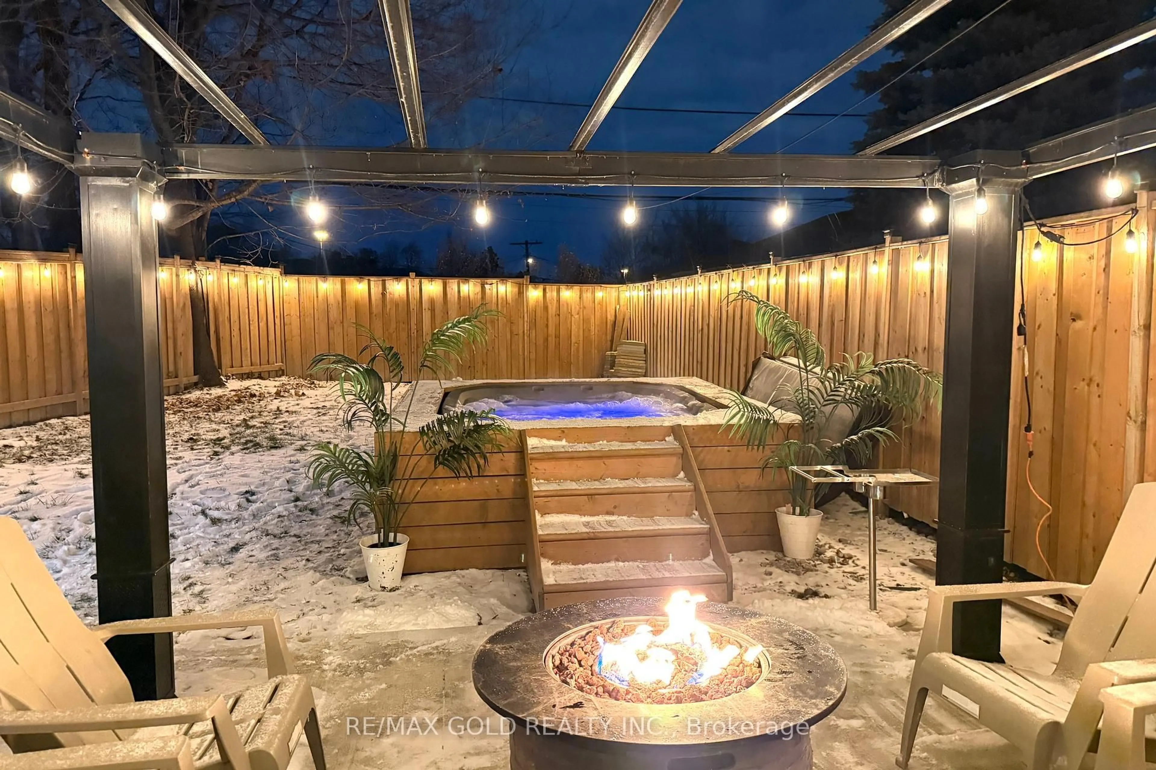 Patio, street for 189 Kingsview Blvd, Toronto Ontario M9R 1V7