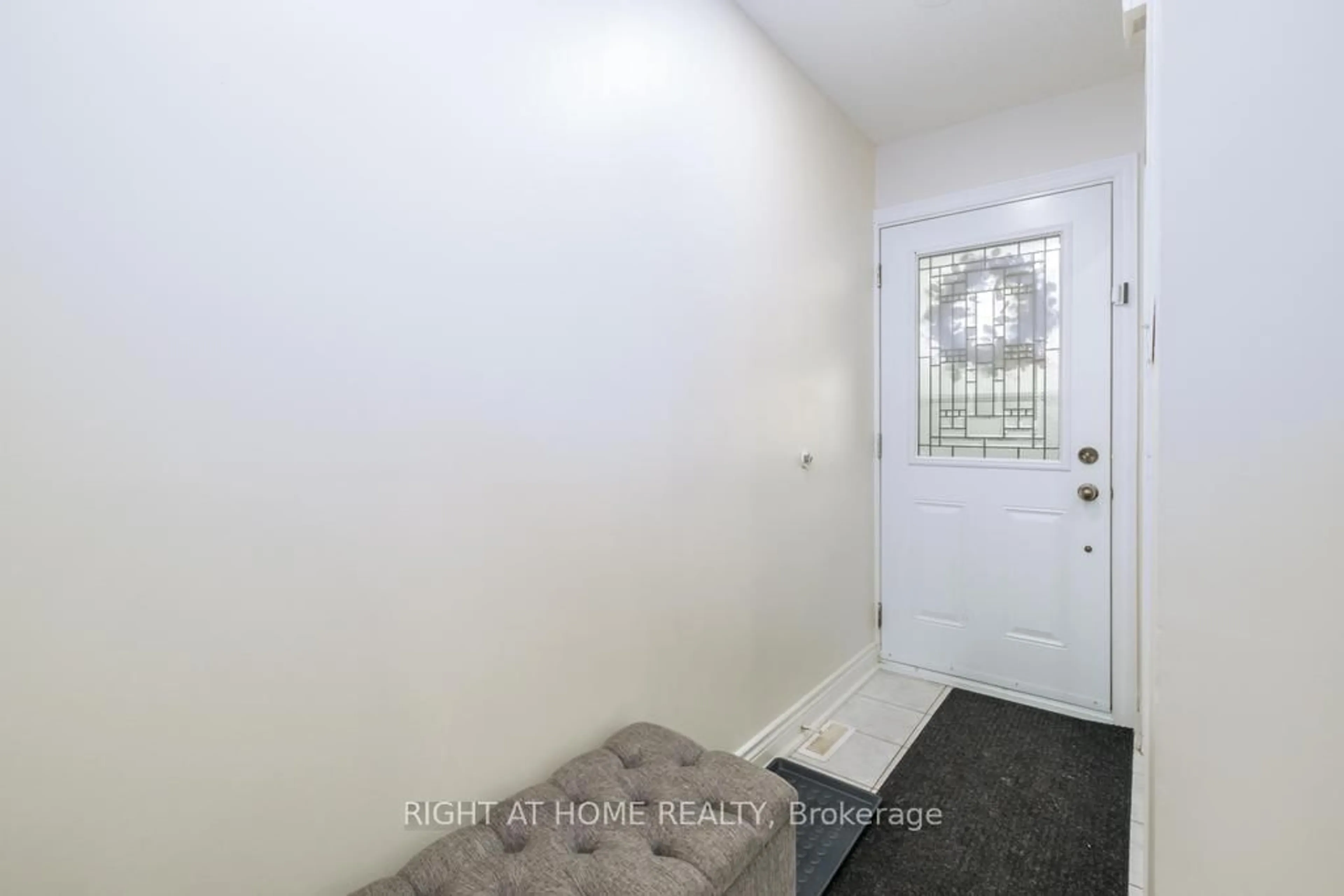 Indoor entryway for 23 Four Winds Dr #13, Toronto Ontario M3J 1K7