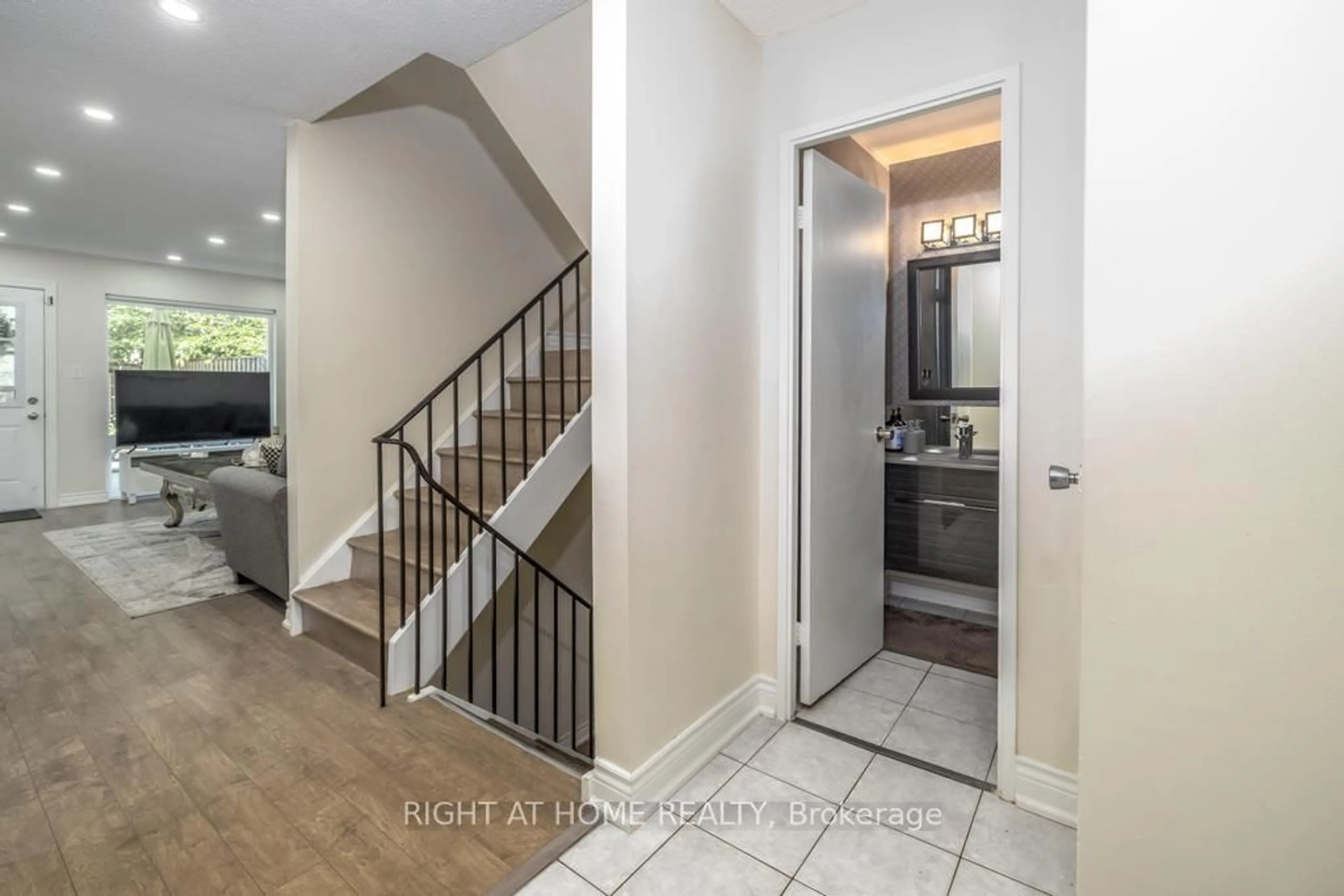 Indoor entryway for 23 Four Winds Dr #13, Toronto Ontario M3J 1K7