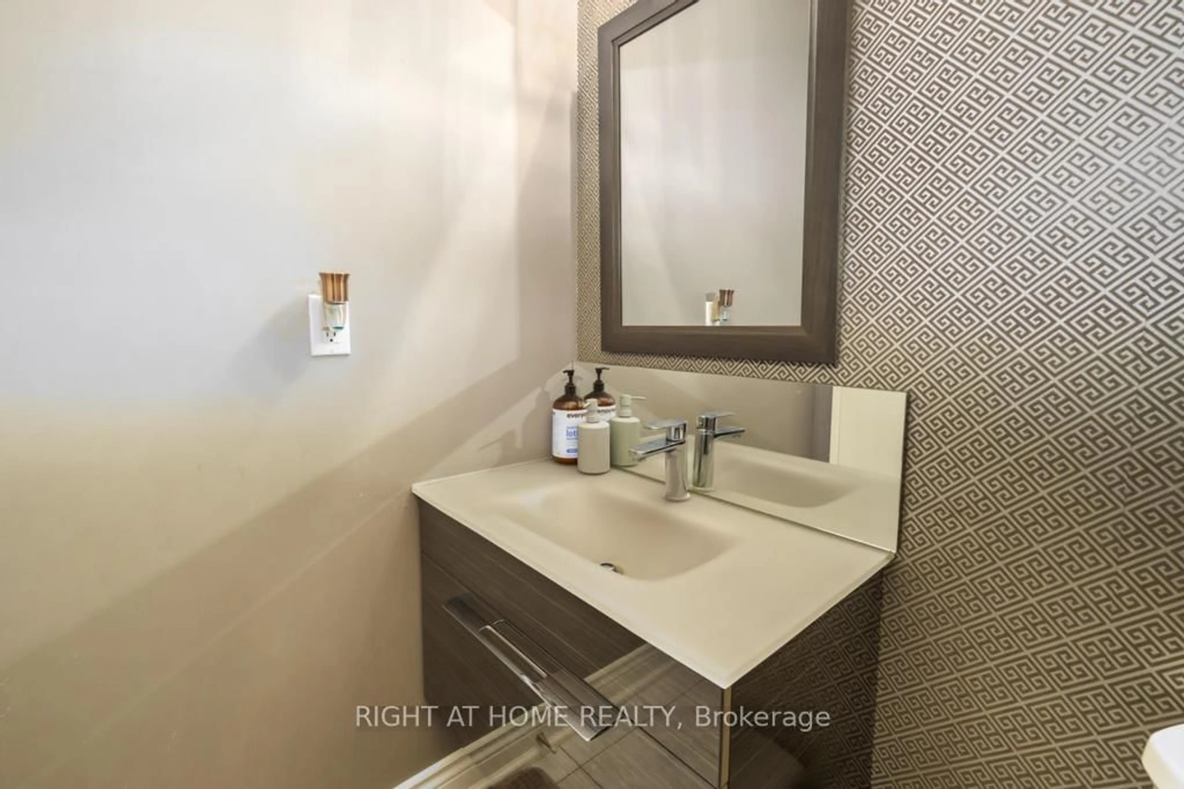 Standard bathroom, ceramic/tile floor for 23 Four Winds Dr #13, Toronto Ontario M3J 1K7
