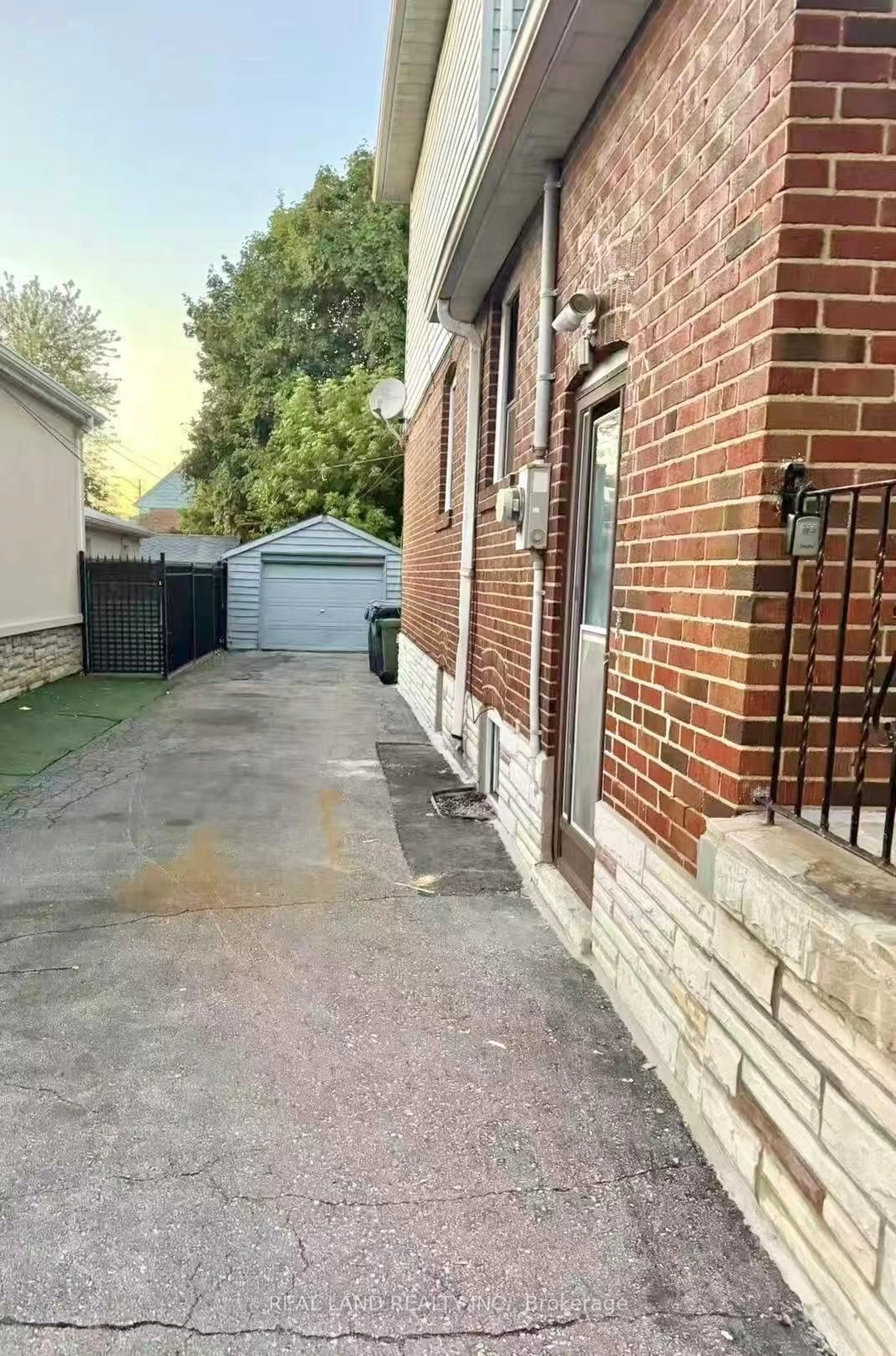 A pic from outside/outdoor area/front of a property/back of a property/a pic from drone, street for 132 Edgecroft Rd, Toronto Ontario M8Z 2C3