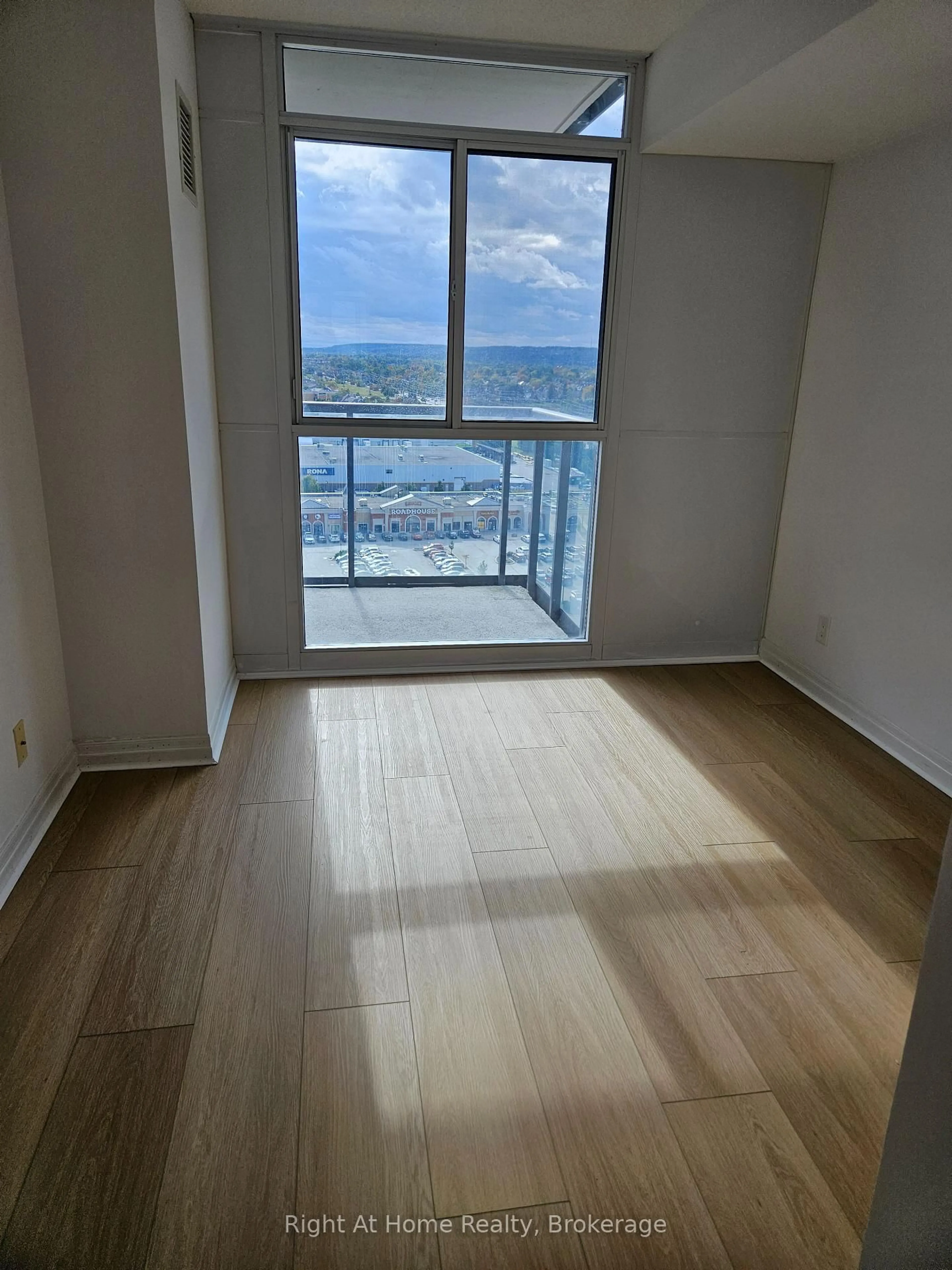 A pic of a room for 1940 Ironstone Dr #1506, Burlington Ontario L7L 0E4