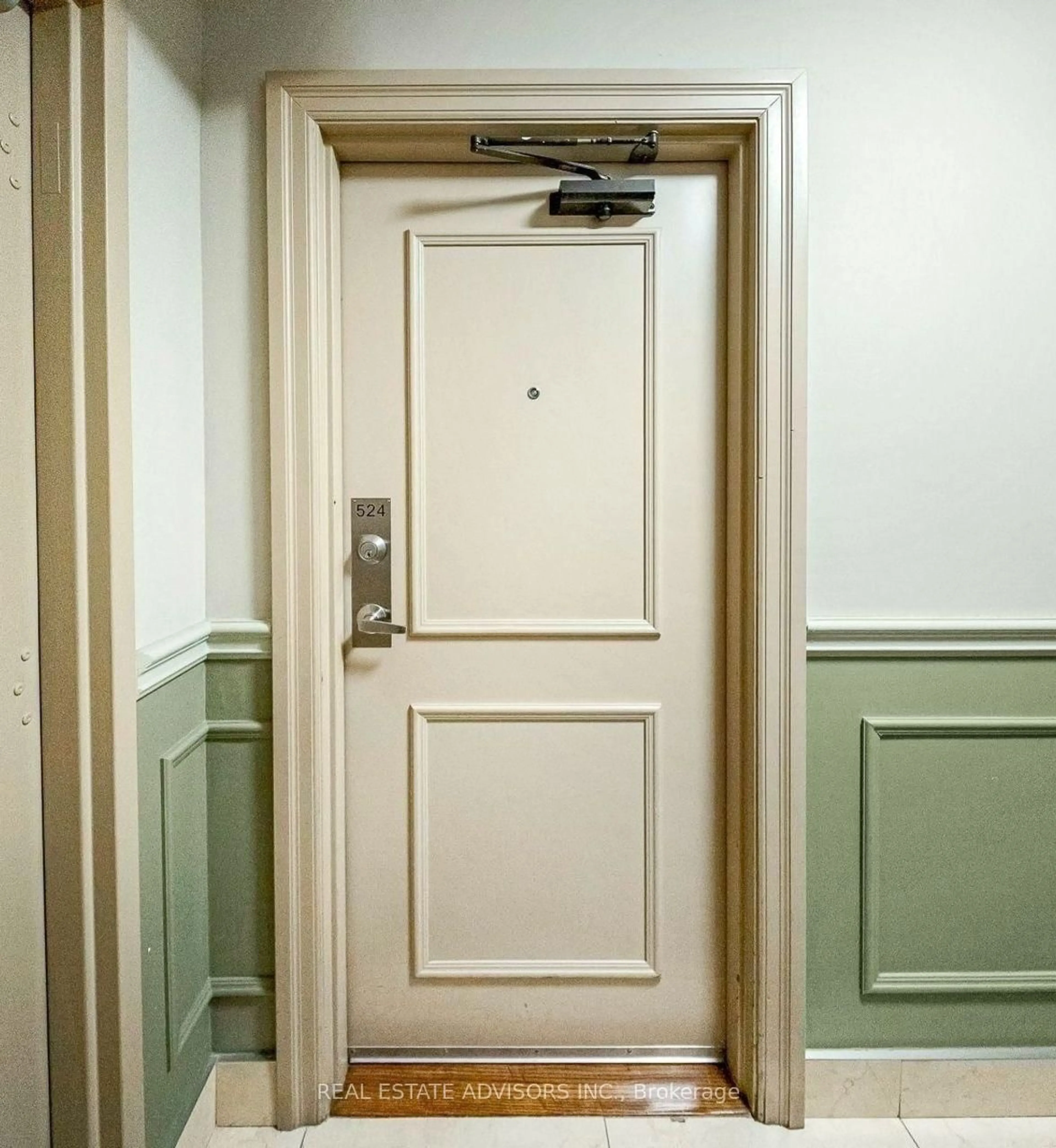 Indoor foyer for 1625 Bloor St #524, Mississauga Ontario L4X 1S3