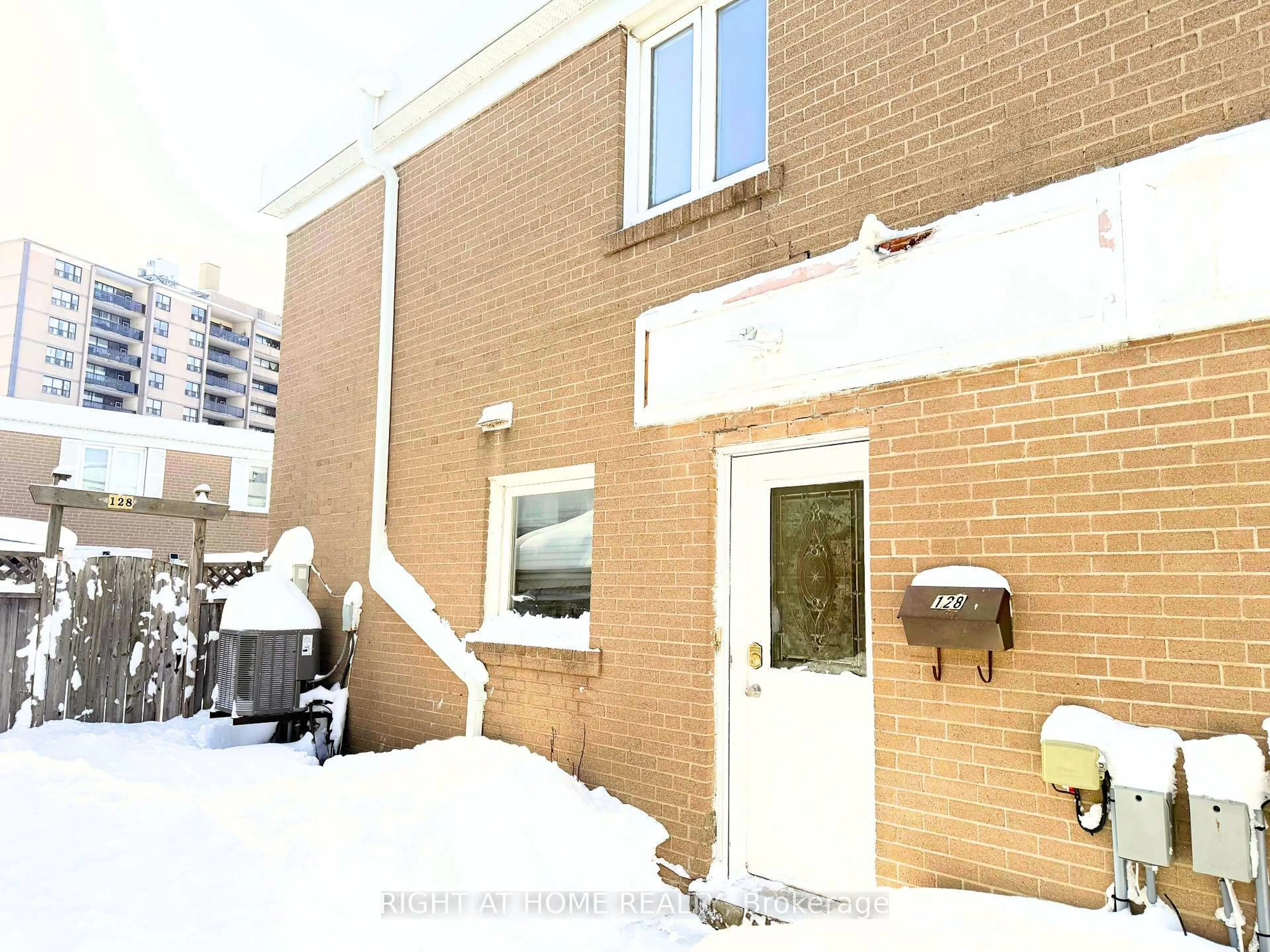 Unknown for 128 Townhouse Cres, Brampton Ontario L6W 3C5