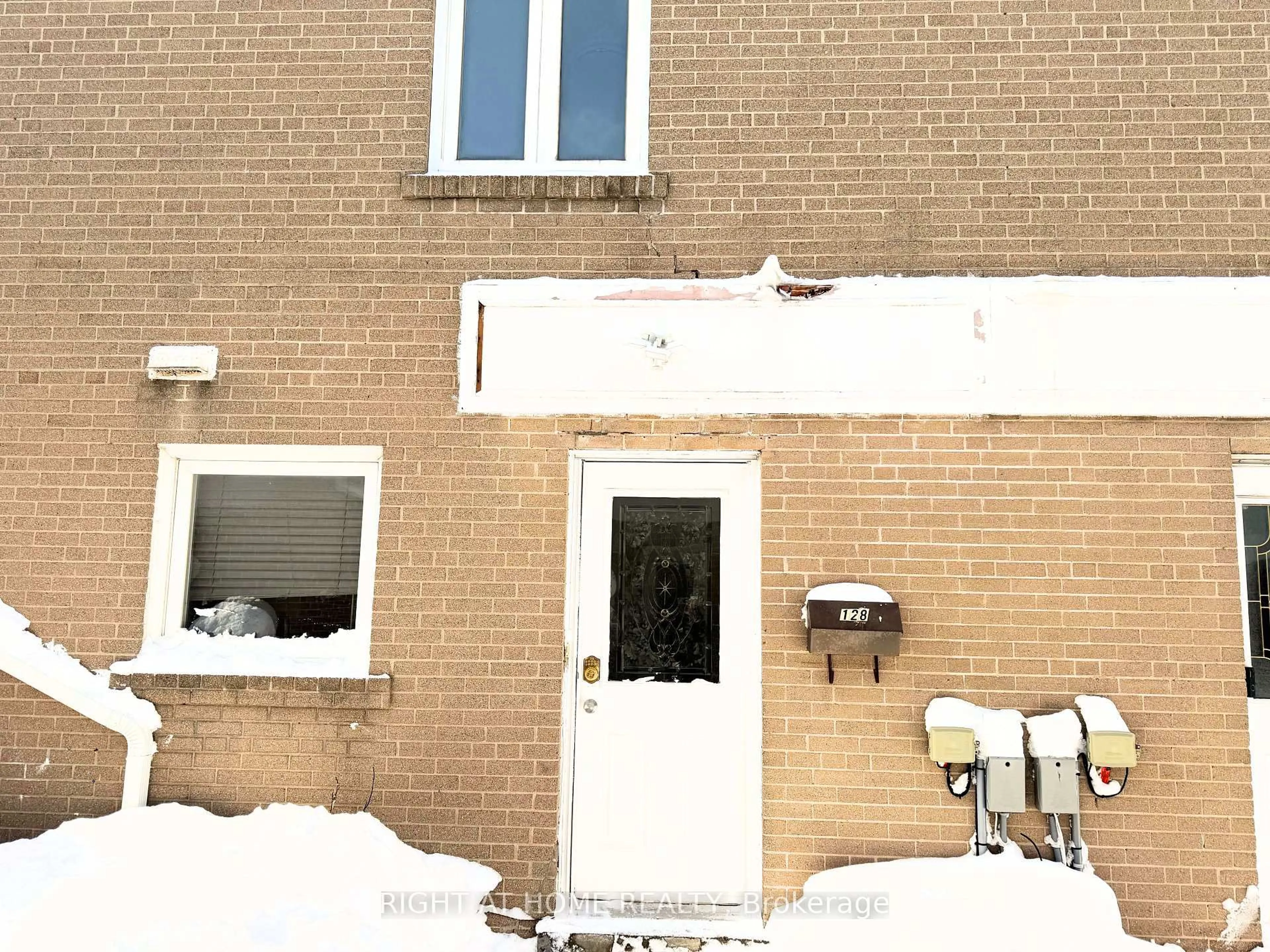 Unknown for 128 Townhouse Cres, Brampton Ontario L6W 3C5