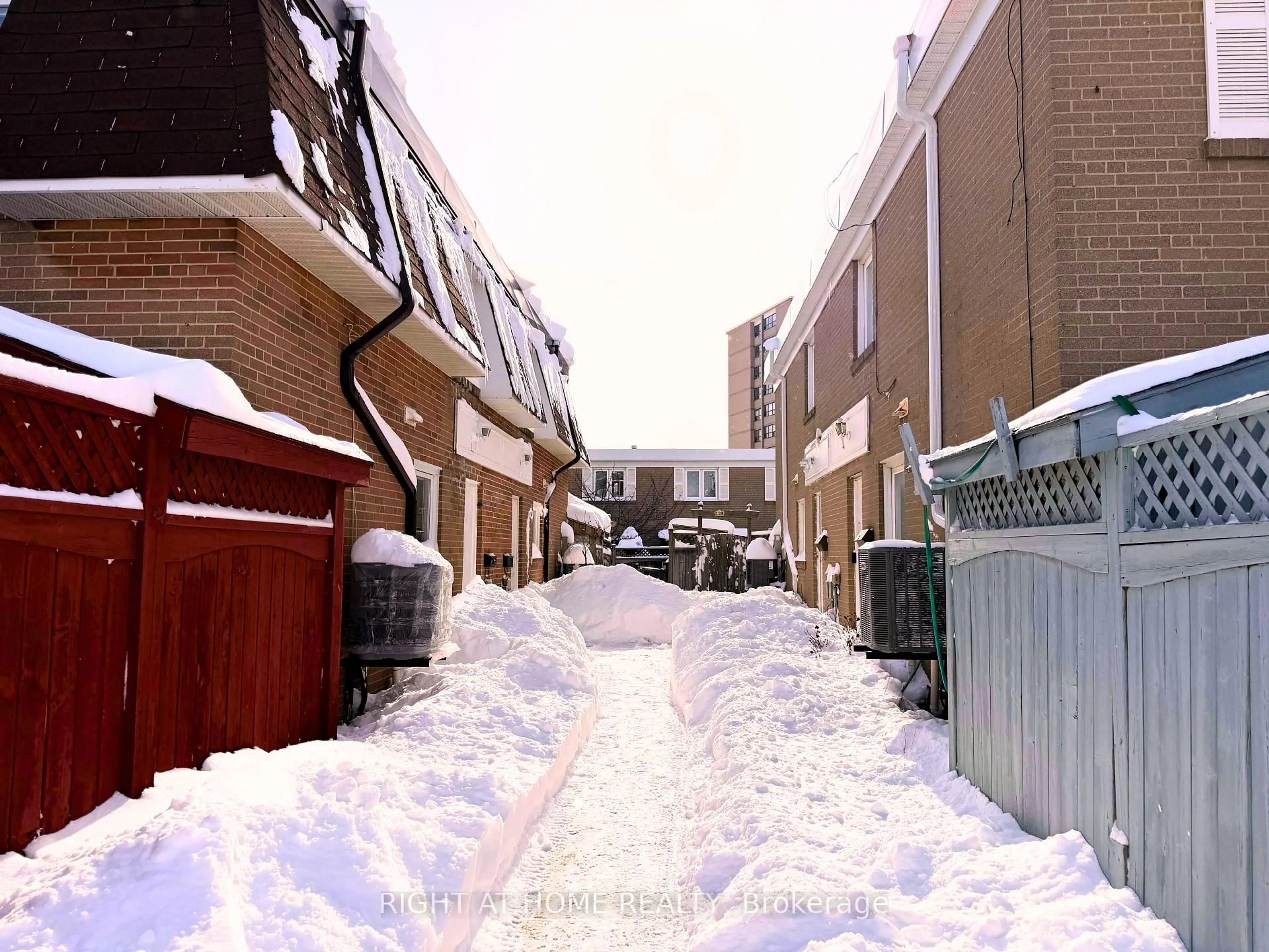 Unknown for 128 Townhouse Cres, Brampton Ontario L6W 3C5