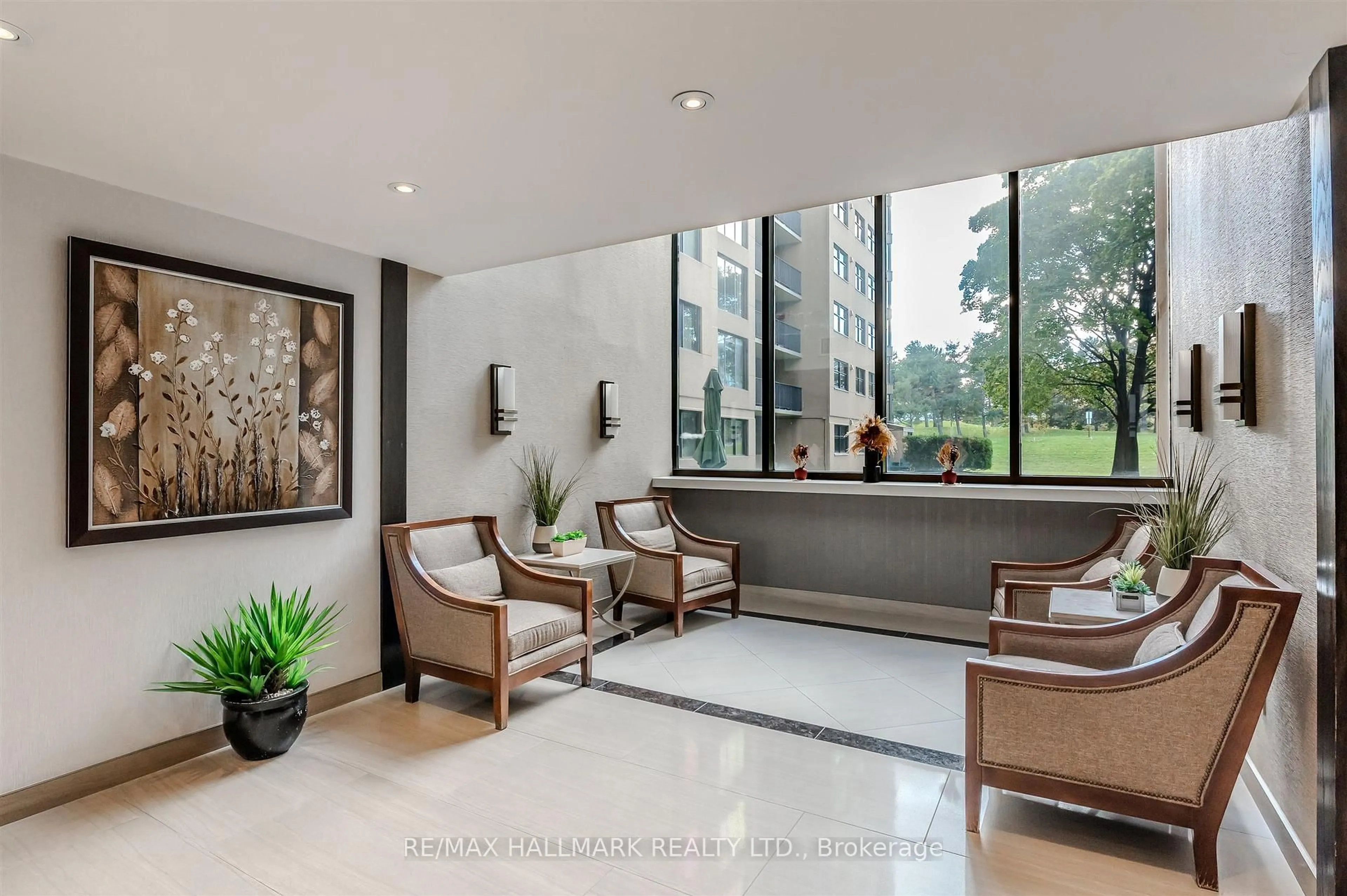 Indoor foyer for 6500 Montevideo Rd #614, Mississauga Ontario L5N 3T6