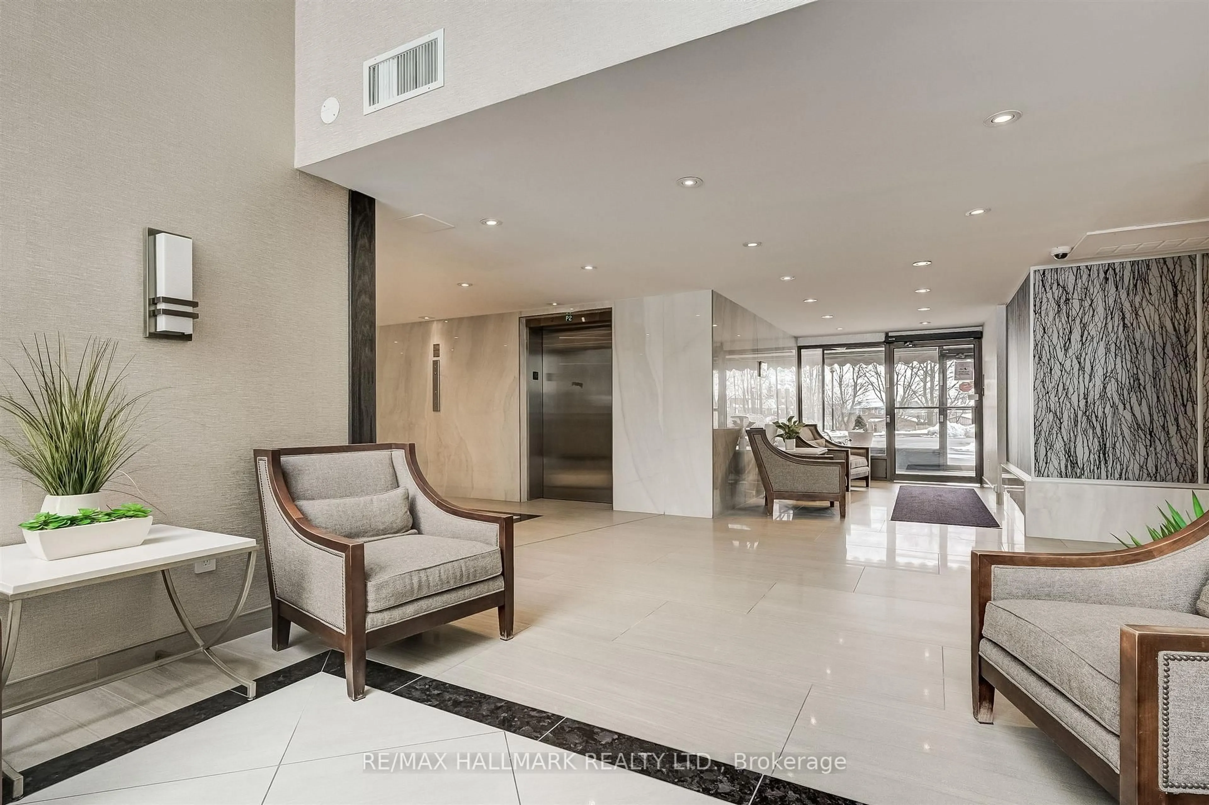 Indoor foyer for 6500 Montevideo Rd #614, Mississauga Ontario L5N 3T6