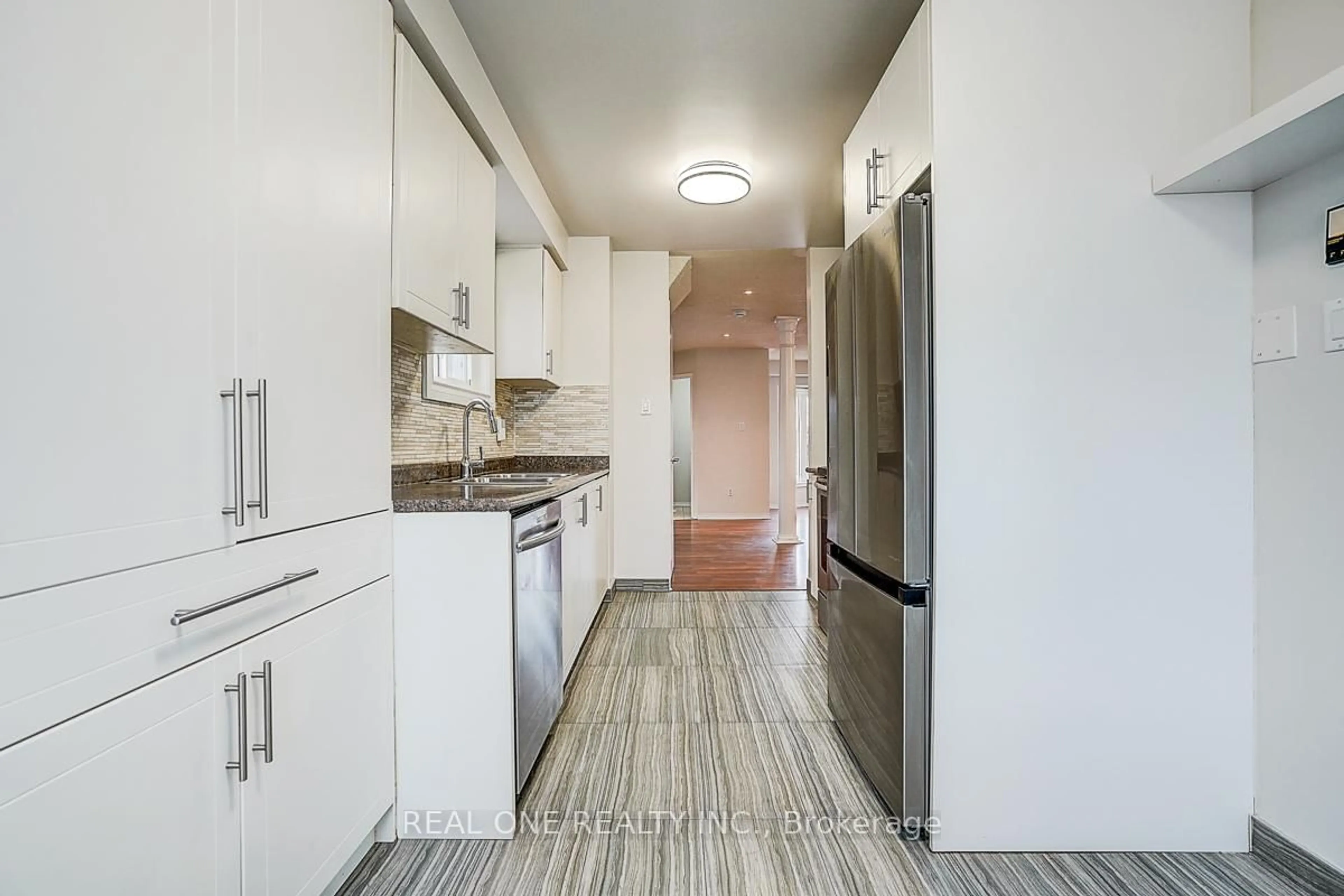 Standard kitchen, unknown for 1485 Torrington Dr #21, Mississauga Ontario L5V 1Y3