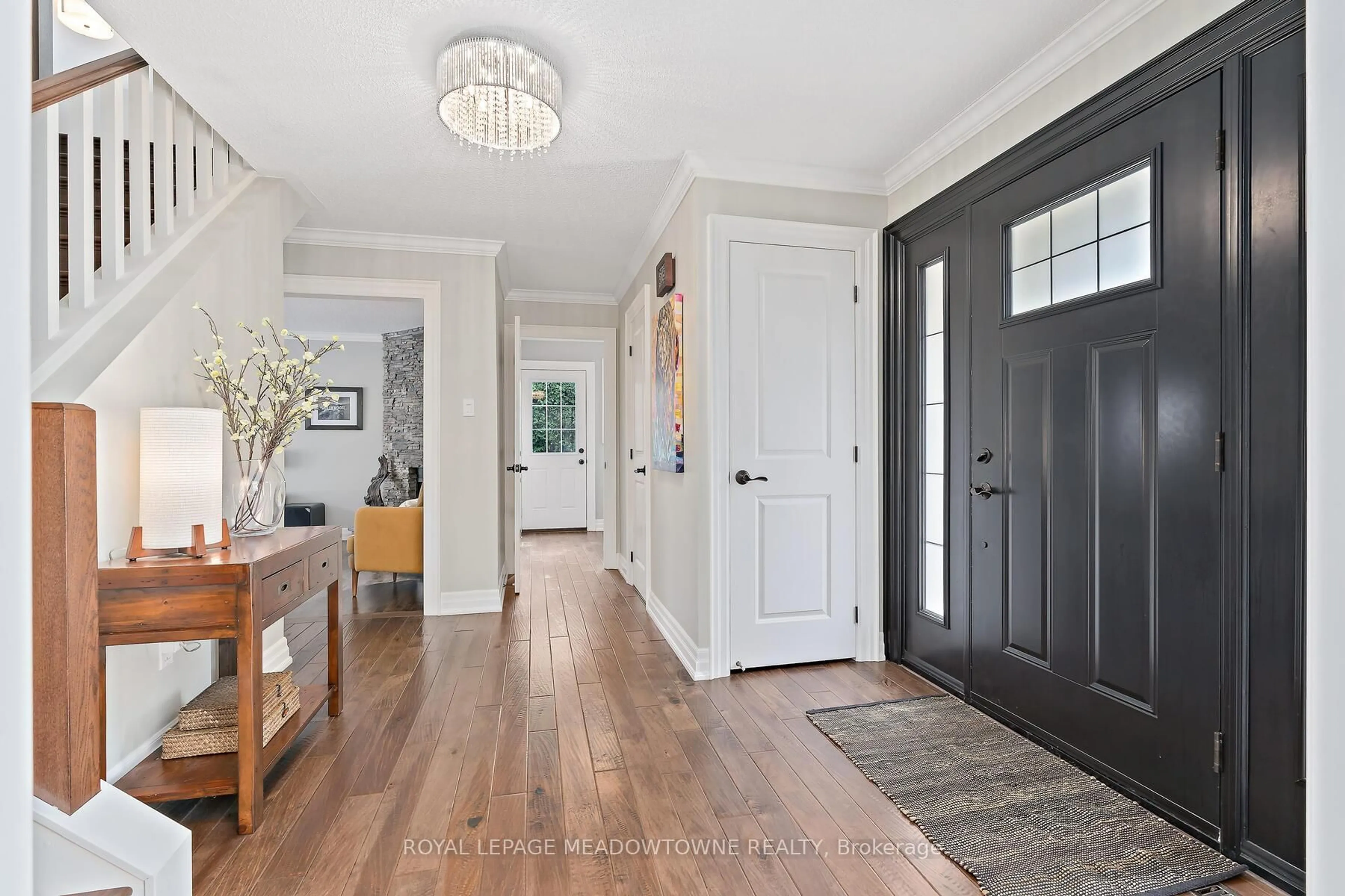 Indoor entryway for 25 Hillside Dr, Halton Hills Ontario L7G 4W2