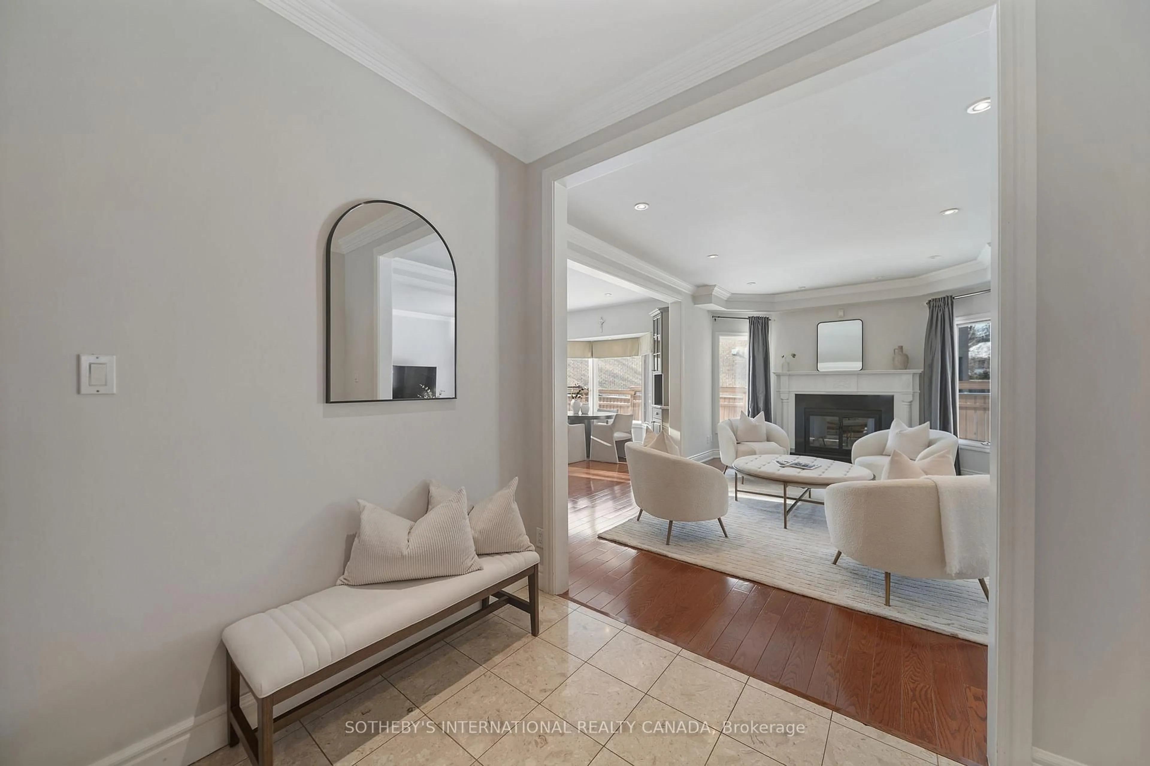 Unknown for 1939 Calgary Crt, Mississauga Ontario L5H 4J1