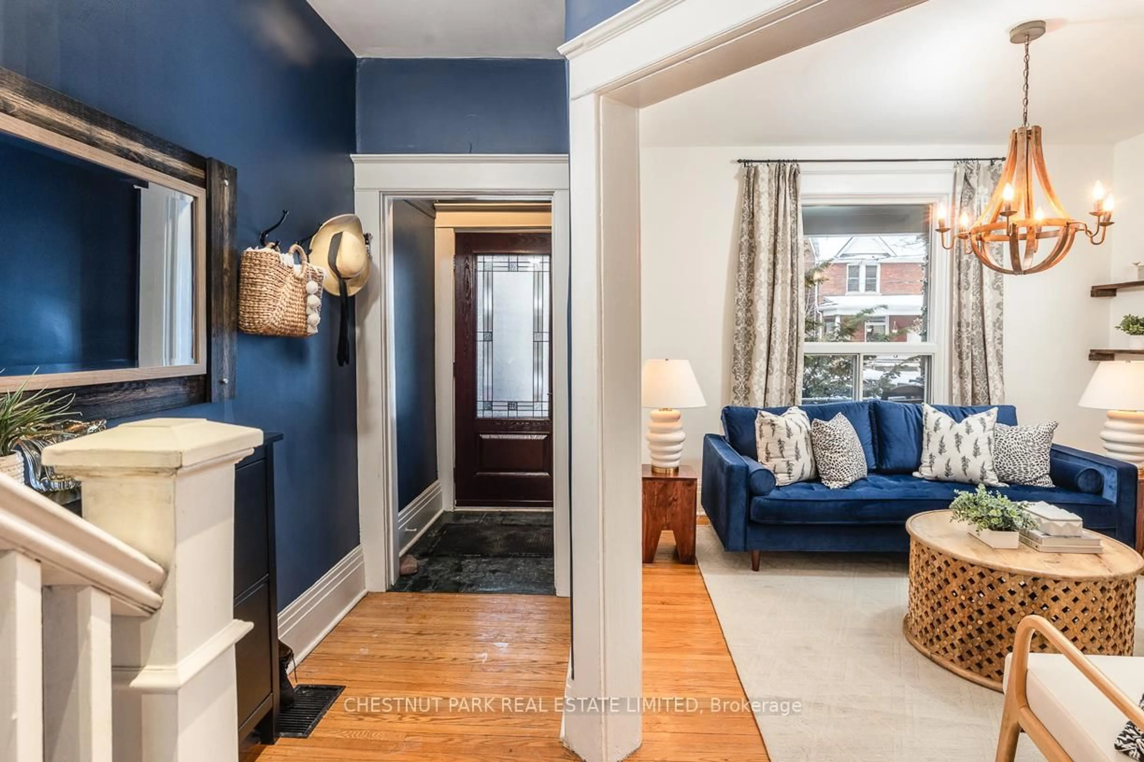 Indoor entryway for 27 Radford Ave, Toronto Ontario M6R 1Z5