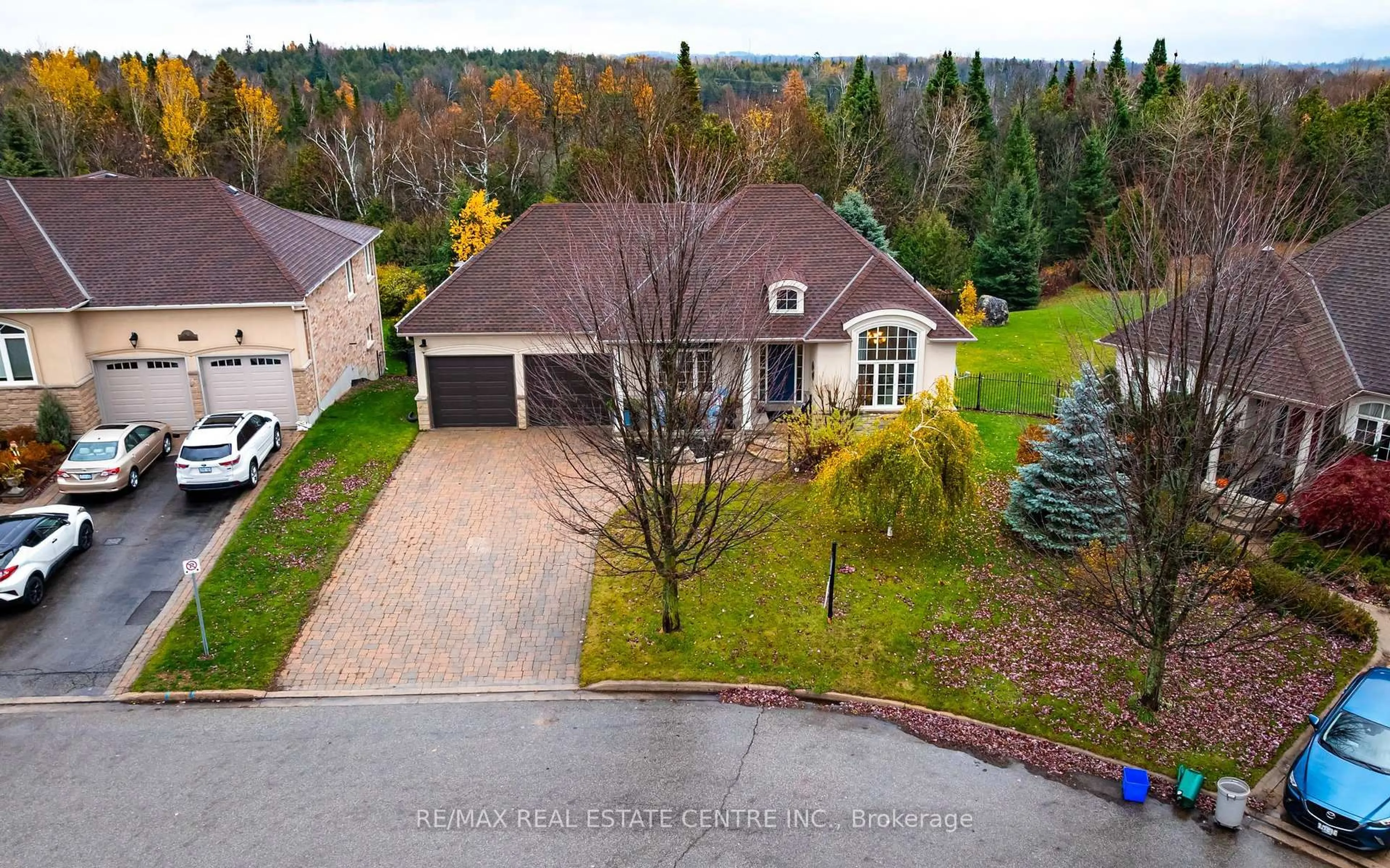 A pic from outside/outdoor area/front of a property/back of a property/a pic from drone, unknown for 59 Young Crt, Orangeville Ontario L9W 0A8
