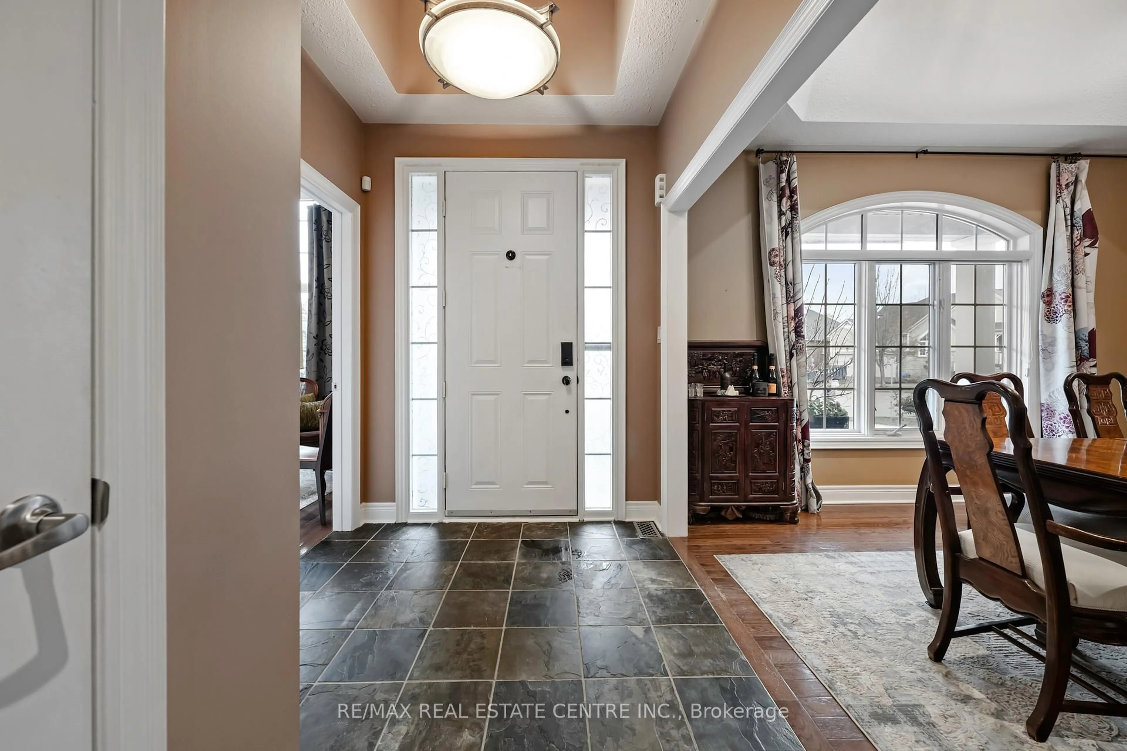 Indoor entryway for 59 Young Crt, Orangeville Ontario L9W 0A8