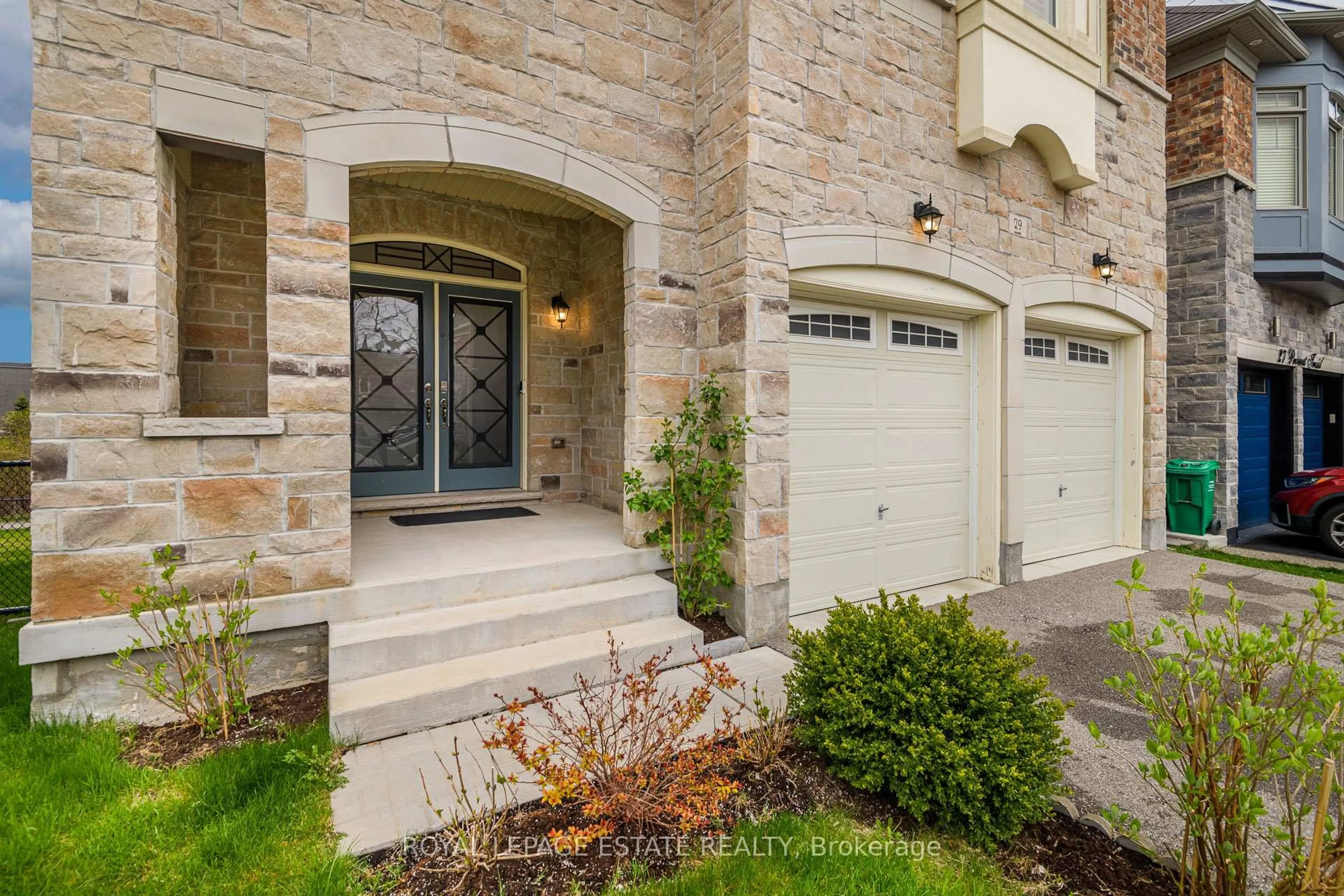 Indoor entryway for 29 Provost Tr, Brampton Ontario L6Y 6E7