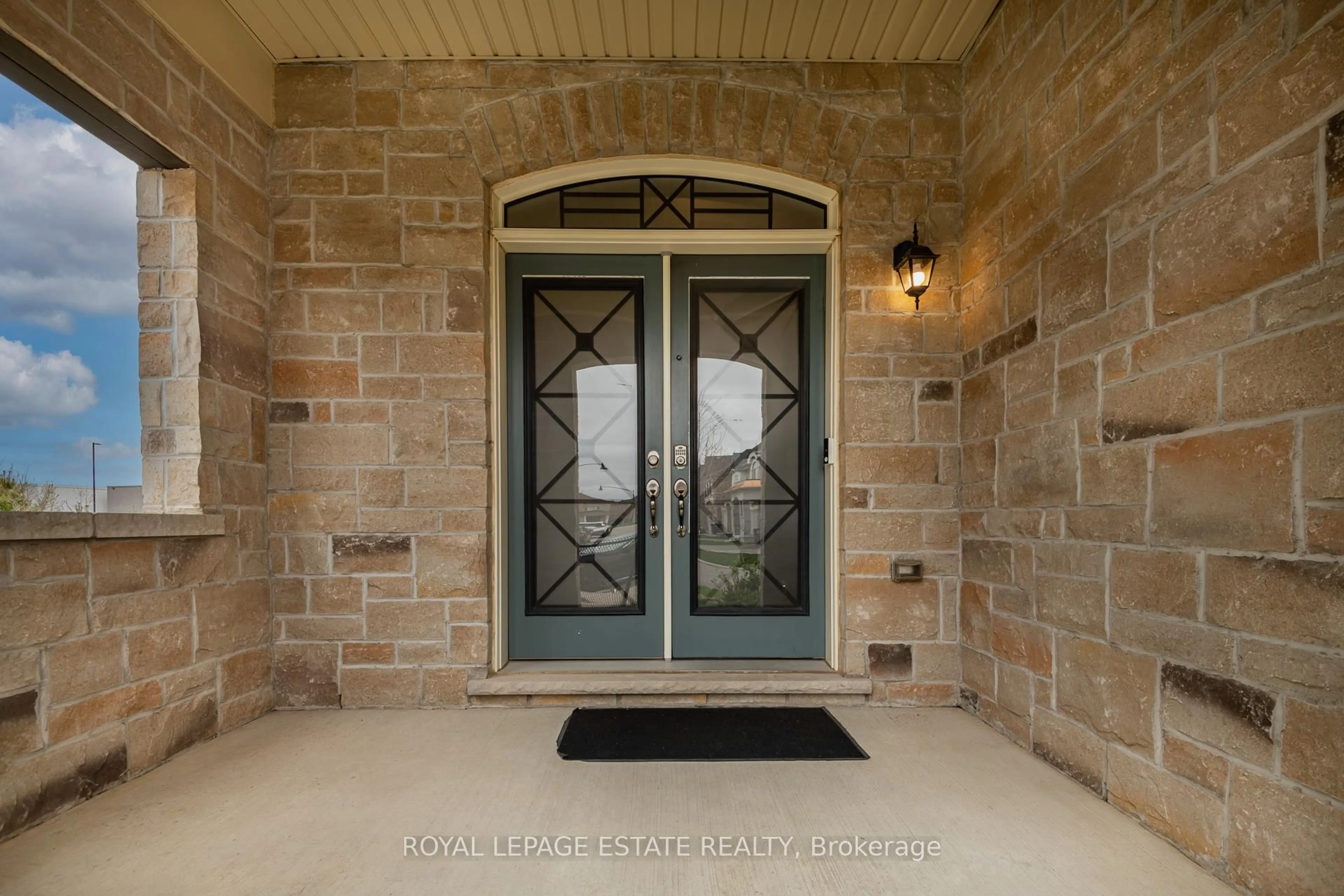Indoor entryway for 29 Provost Tr, Brampton Ontario L6Y 6E7