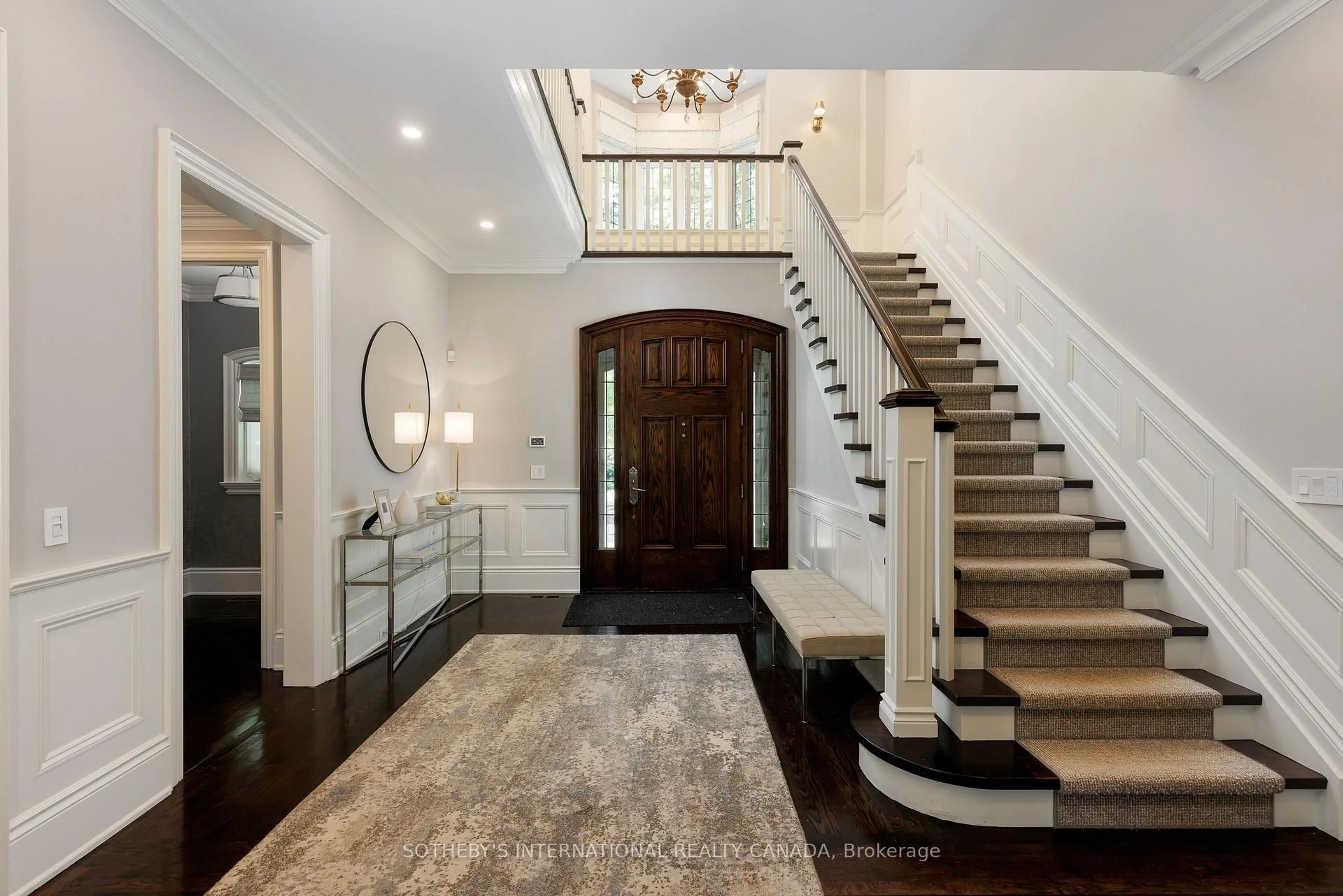 Indoor entryway for 67 Kingsway Cres, Toronto Ontario M8X 2R5