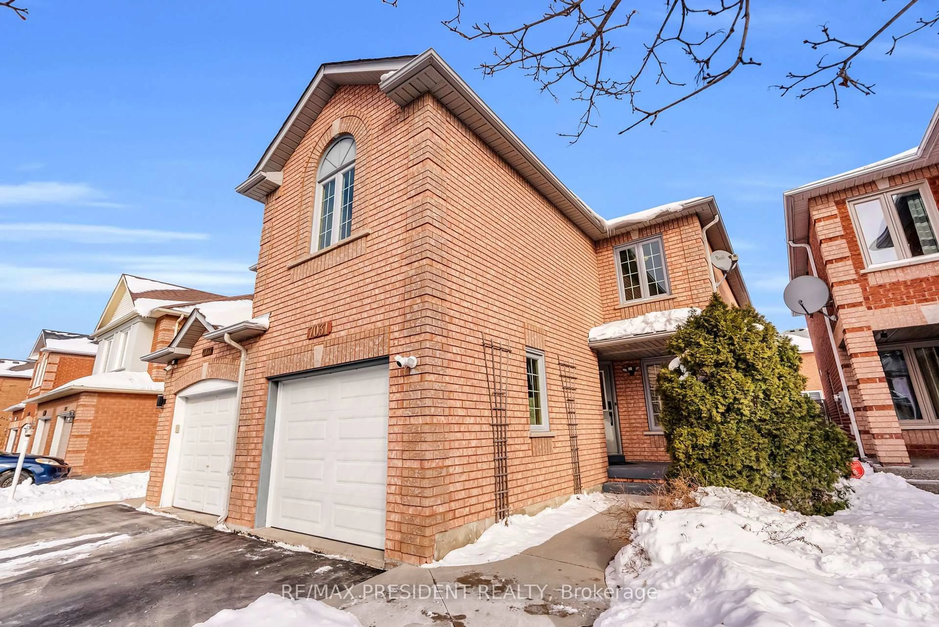 Home with brick exterior material, street for 7031 Graydon Crt, Mississauga Ontario L5N 7H4
