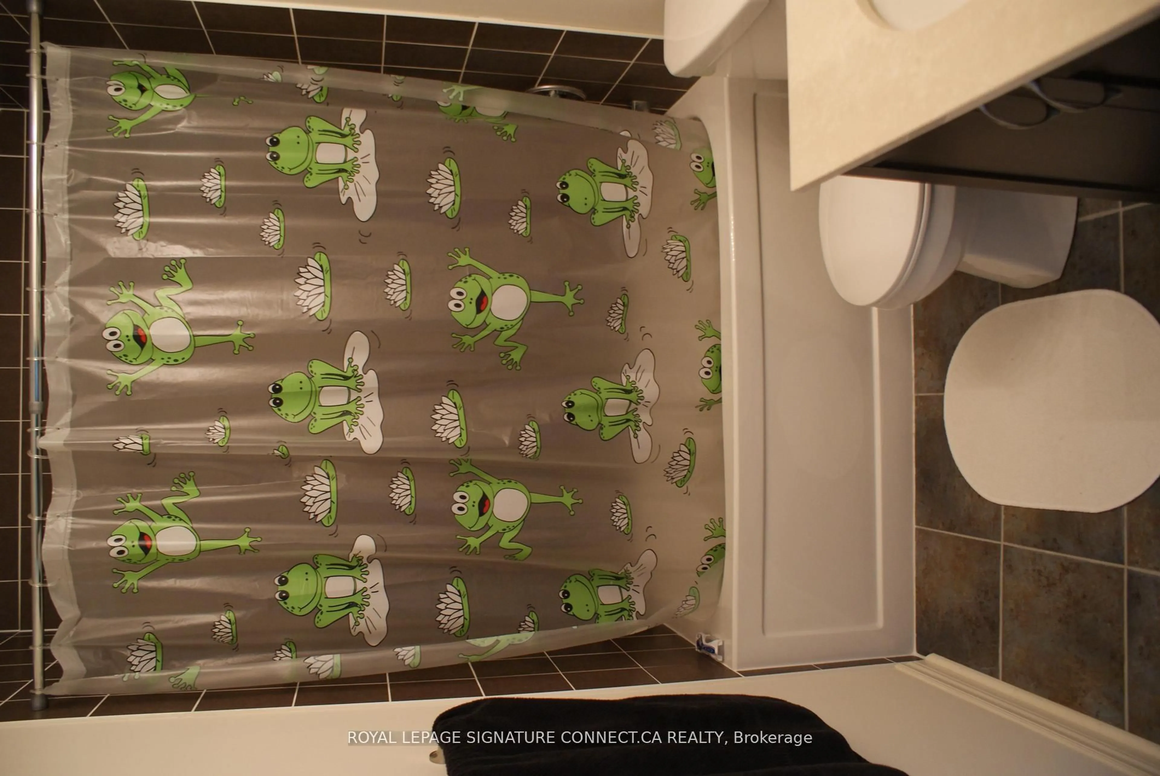 Standard bathroom, ceramic/tile floor for 3865 Lake Shore Blvd #207, Toronto Ontario M8W 1R4