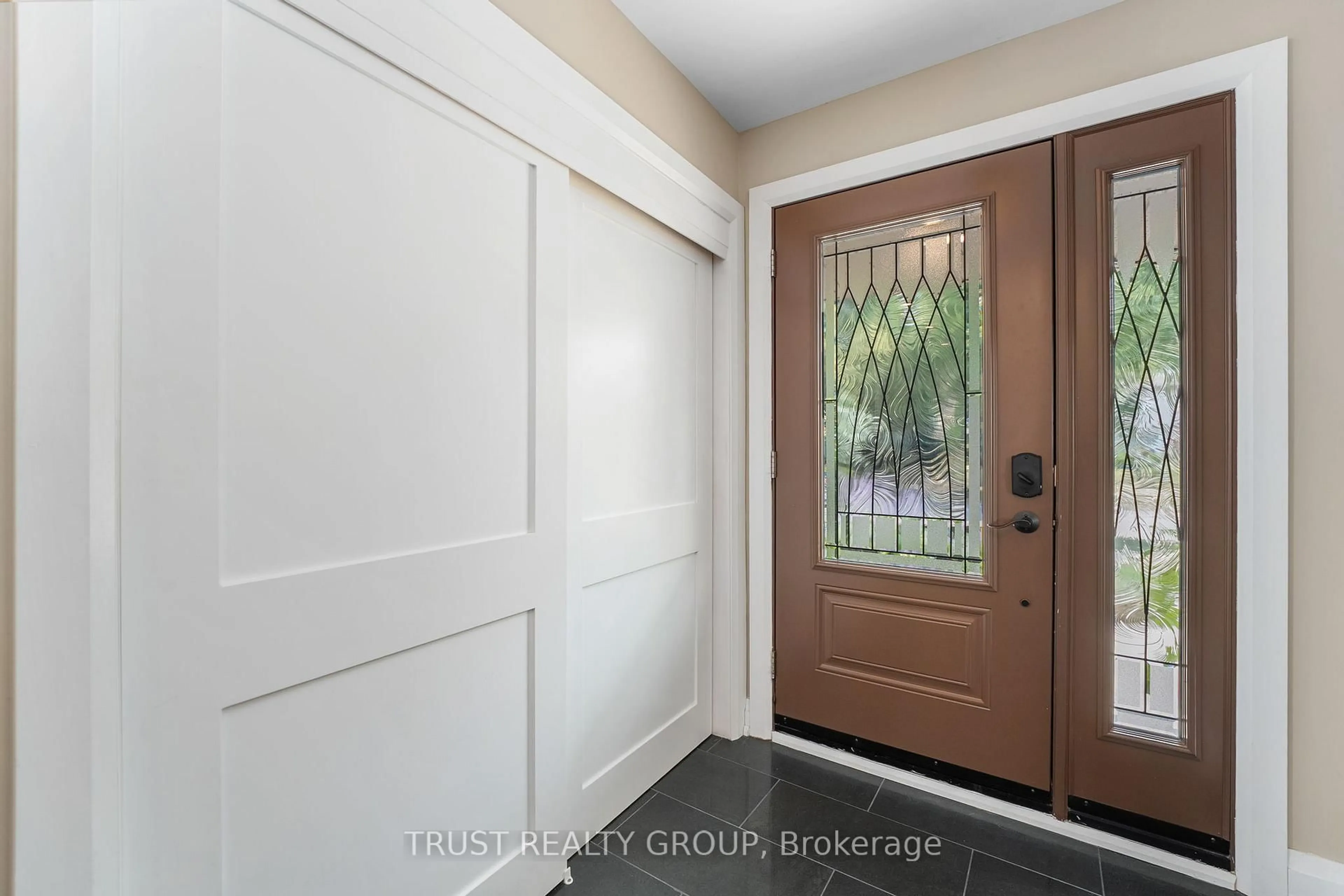 Indoor entryway for 18 Deanecrest Rd, Toronto Ontario M9B 5W4