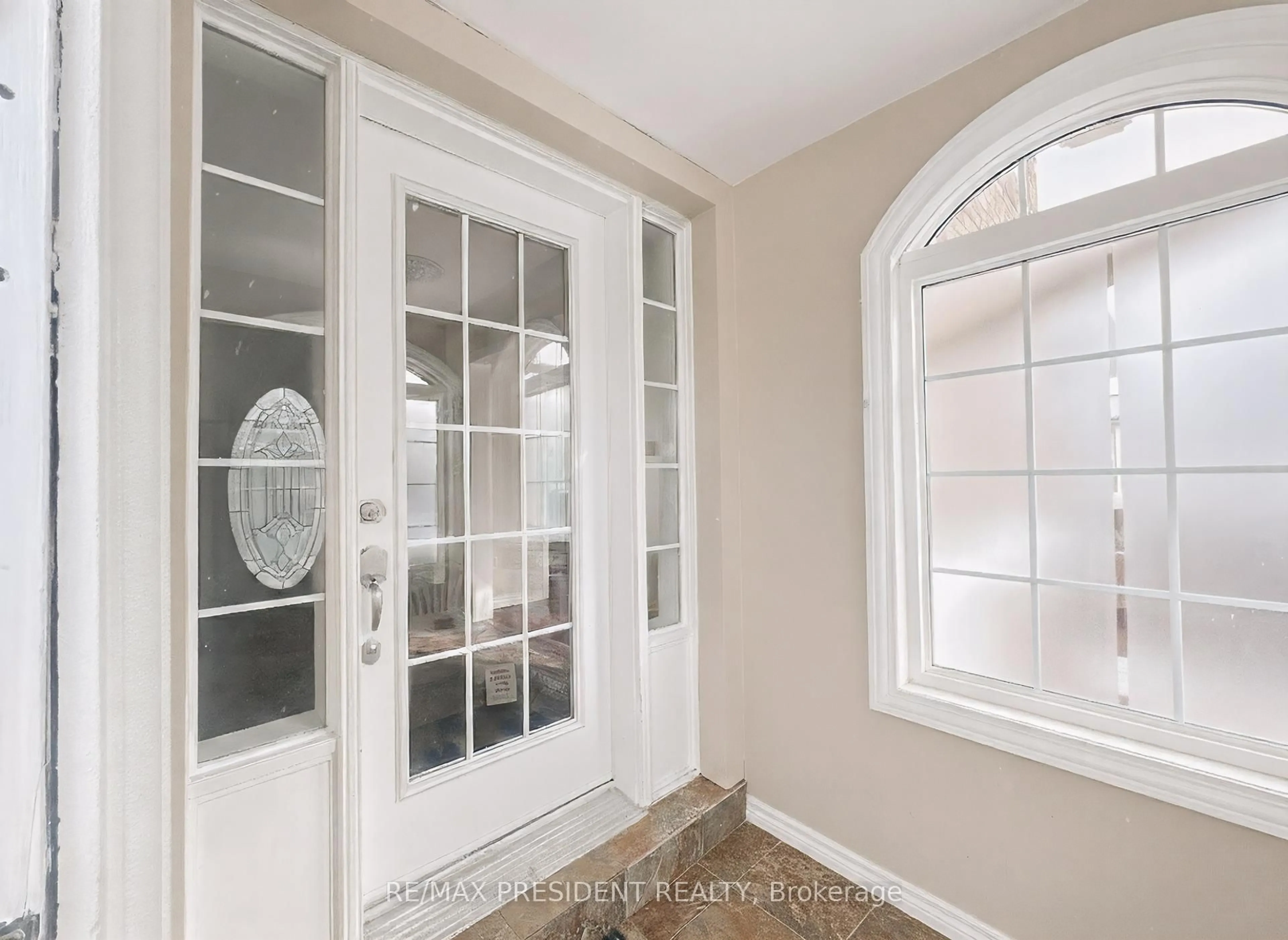 Indoor entryway for 41 Fallstar Cres, Brampton Ontario L7A 2J6