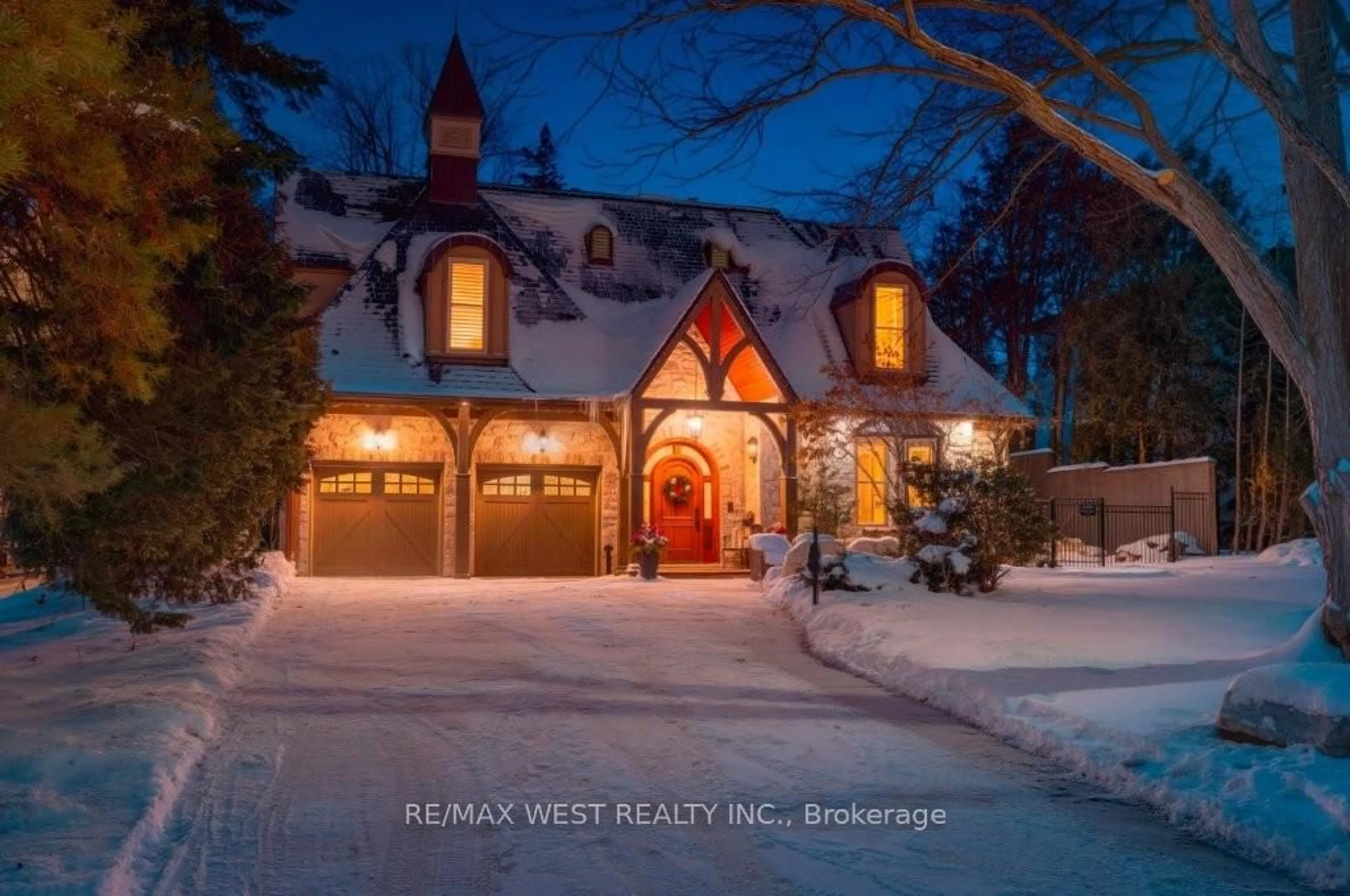 Indoor entryway for 36 Sir Williams Lane, Toronto Ontario M9A 1V1